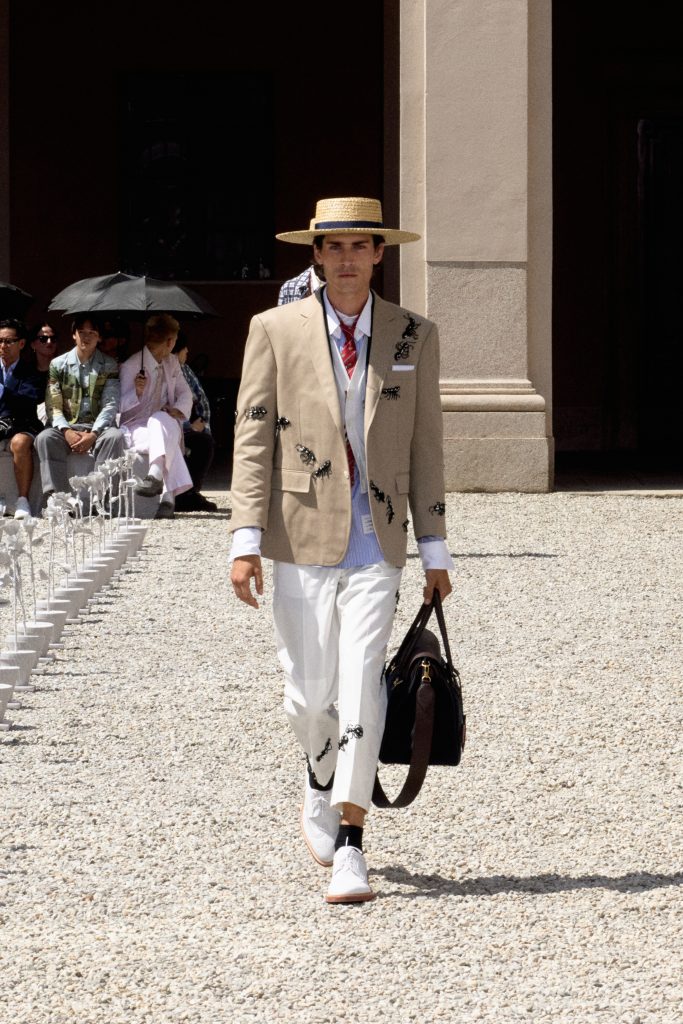 トム ブラウン(Thom Browne)2027年春夏:ミラノで咲いた“春の庭園”、軽やかに進化するブランドコード 22 LOOK 13 2x3