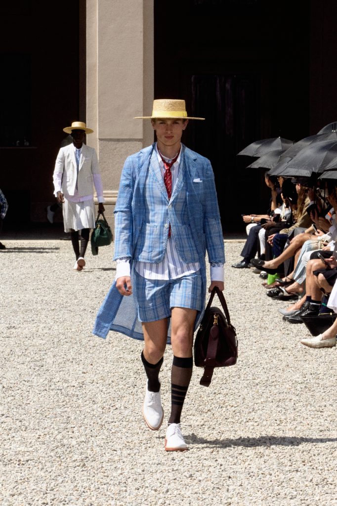 トム ブラウン(Thom Browne)2027年春夏:ミラノで咲いた“春の庭園”、軽やかに進化するブランドコード 26 LOOK 22 2x3