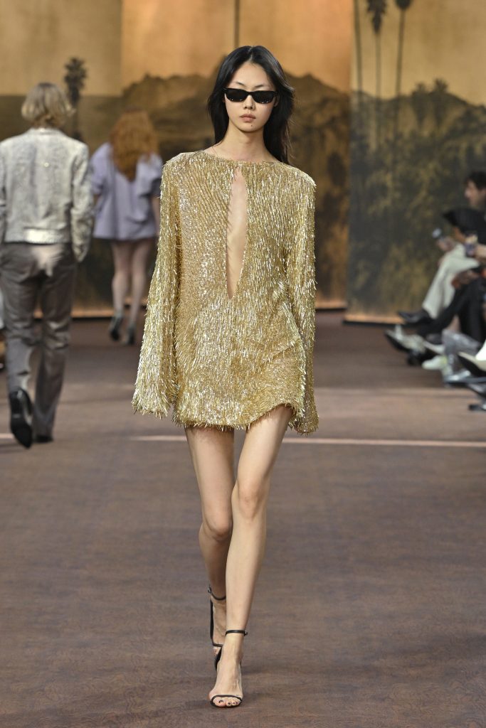 VOGUE 2732x4098 LOOK 25