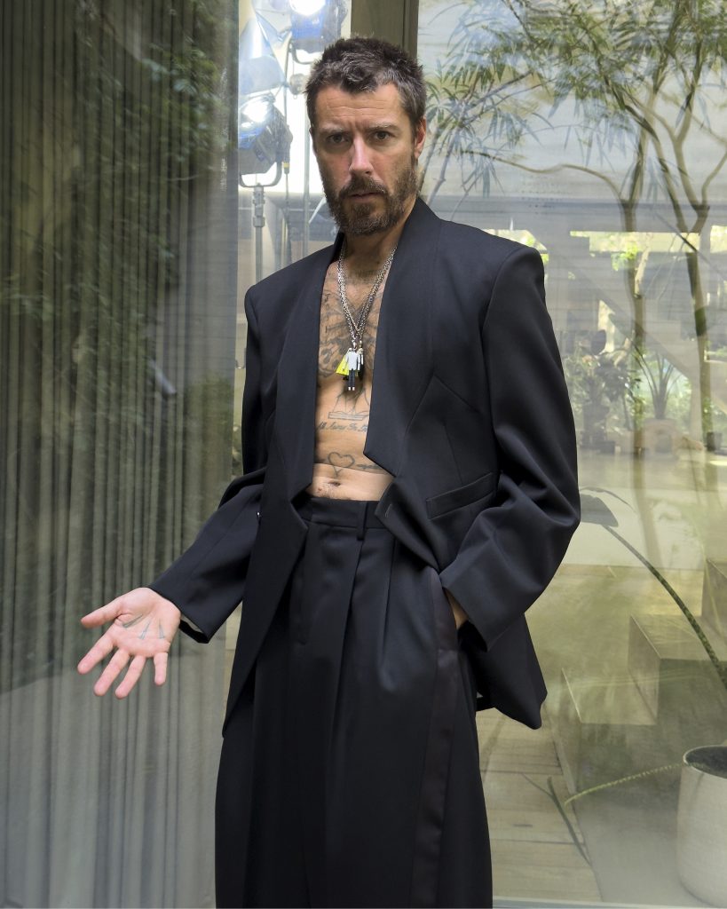 ジバンシィ(Givenchy)、サラ・バートン初のメンズウェア発表を前にパリで新キャンペーンを展開 7 sub6 7