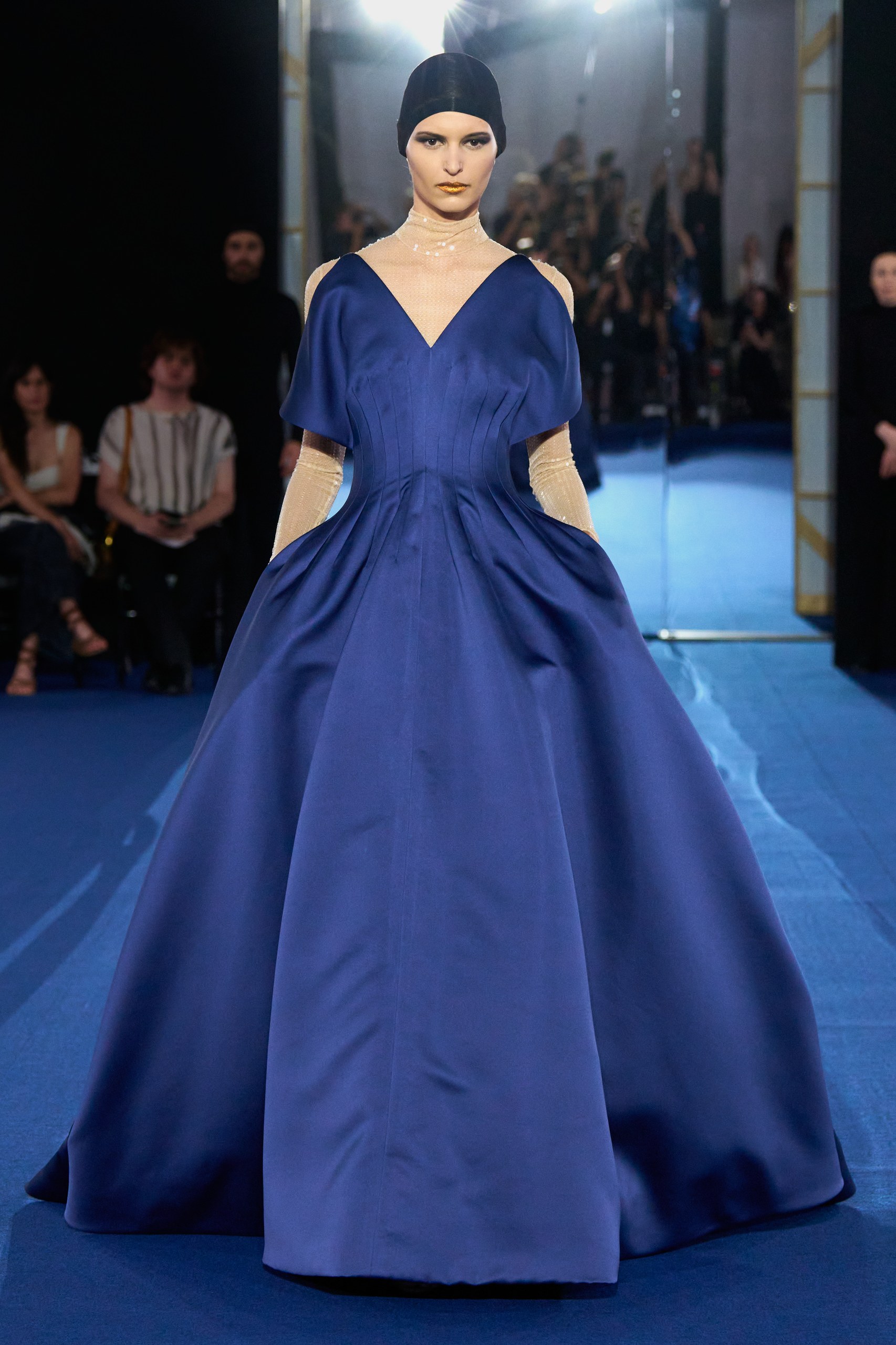 アレクシス マビーユ(Alexis Mabille)2026-27年秋冬オートクチュール「Dual」:変身する服が映す、もうひとつの自己 26 Alexis Mabille Haute Couture Fall/Winter 2026-2027 look 025