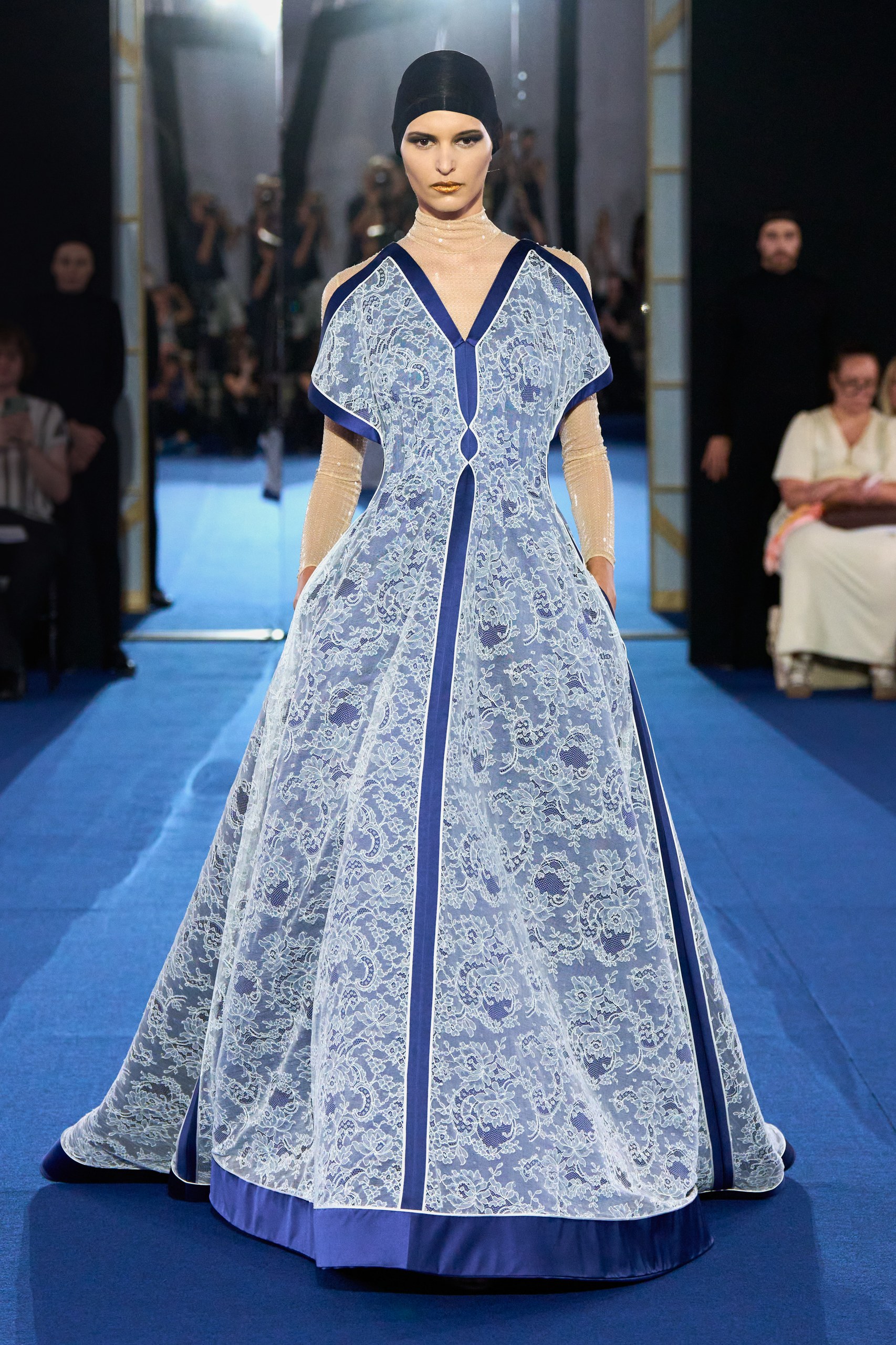 アレクシス マビーユ(Alexis Mabille)2026-27年秋冬オートクチュール「Dual」:変身する服が映す、もうひとつの自己 27 Alexis Mabille Haute Couture Fall/Winter 2026-2027 look 026