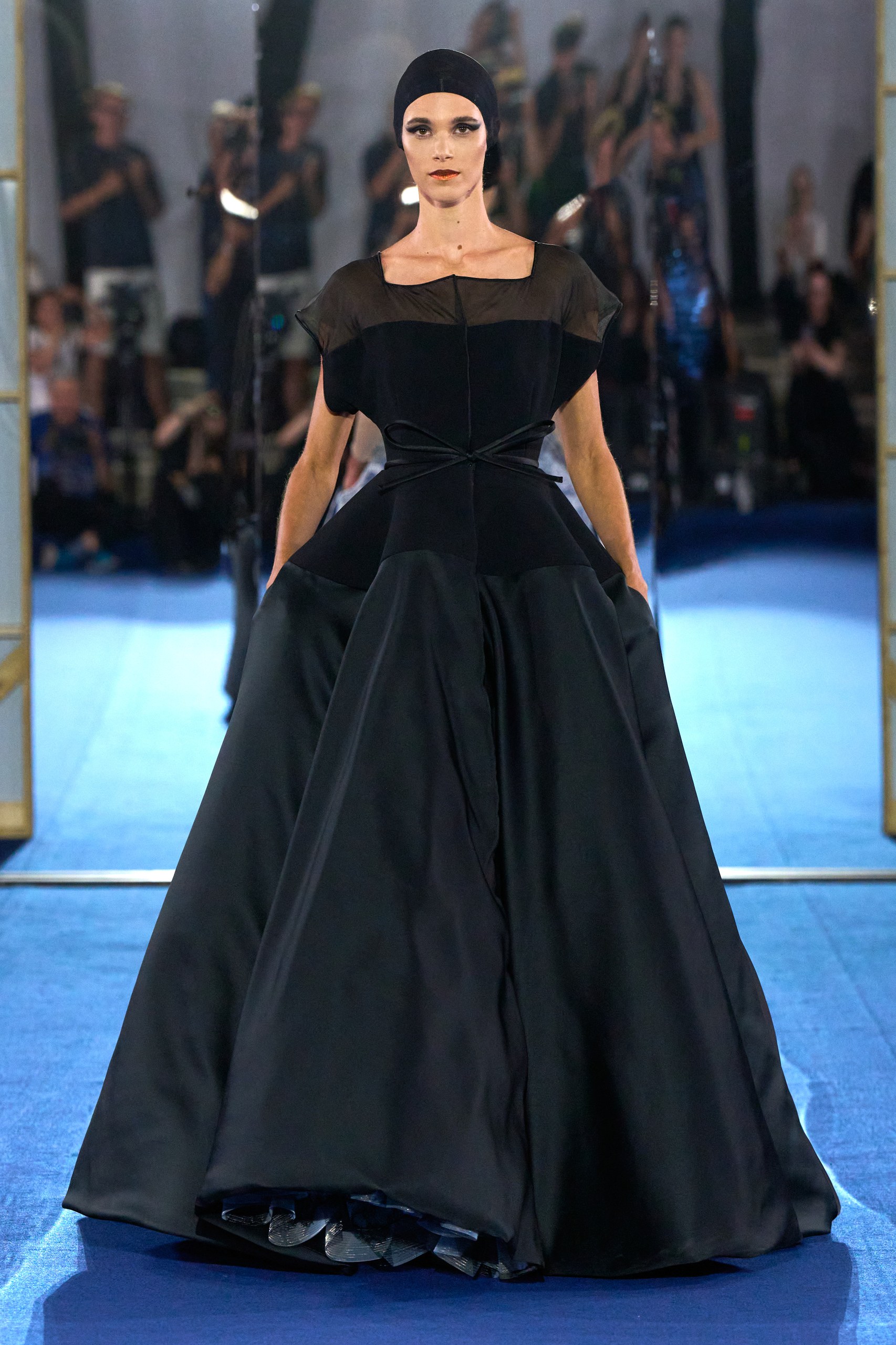 アレクシス マビーユ(Alexis Mabille)2026-27年秋冬オートクチュール「Dual」:変身する服が映す、もうひとつの自己 28 Alexis Mabille Haute Couture Fall/Winter 2026-2027 look 027