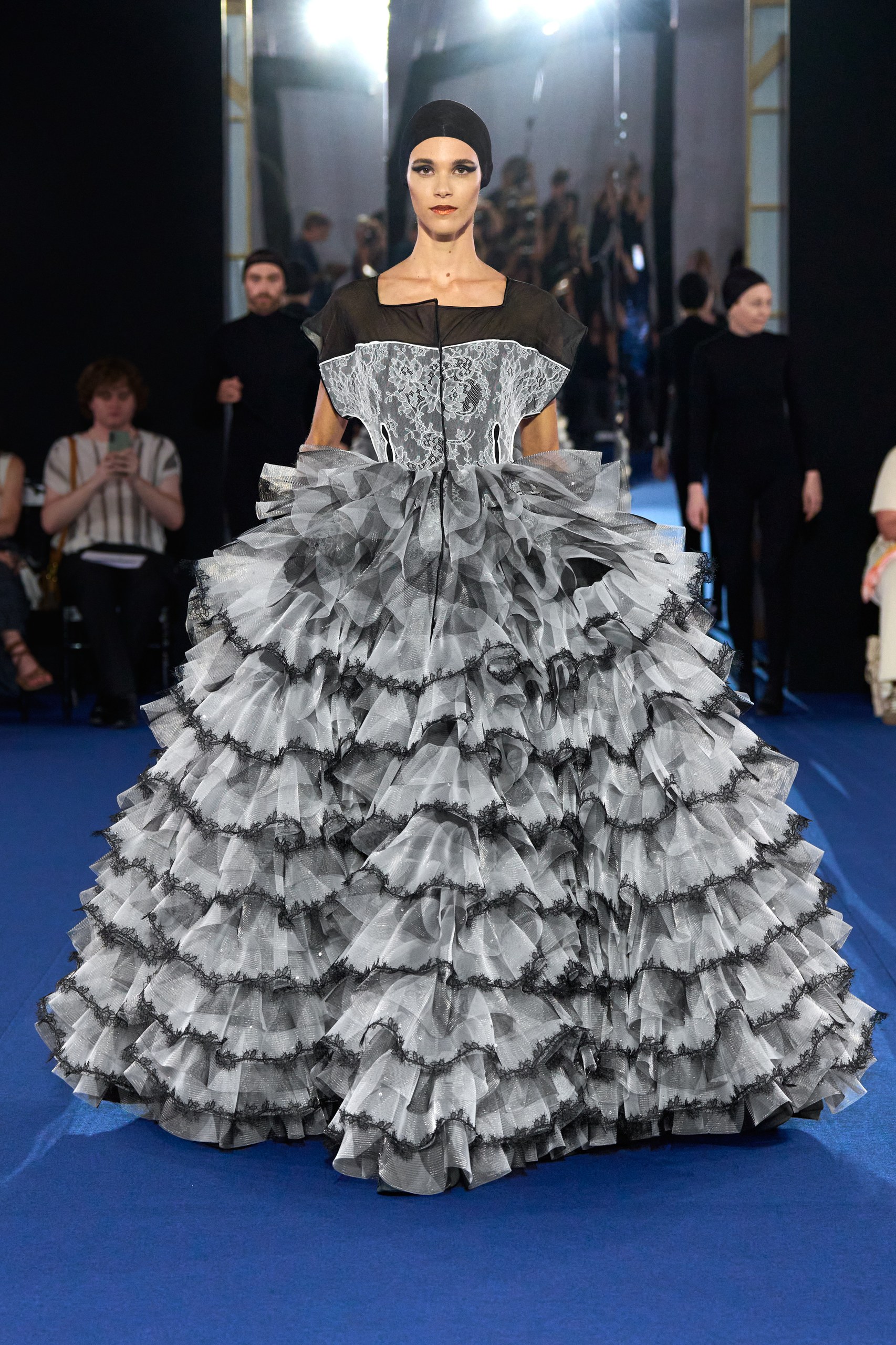 アレクシス マビーユ(Alexis Mabille)2026-27年秋冬オートクチュール「Dual」:変身する服が映す、もうひとつの自己 29 Alexis Mabille Haute Couture Fall/Winter 2026-2027 look 028
