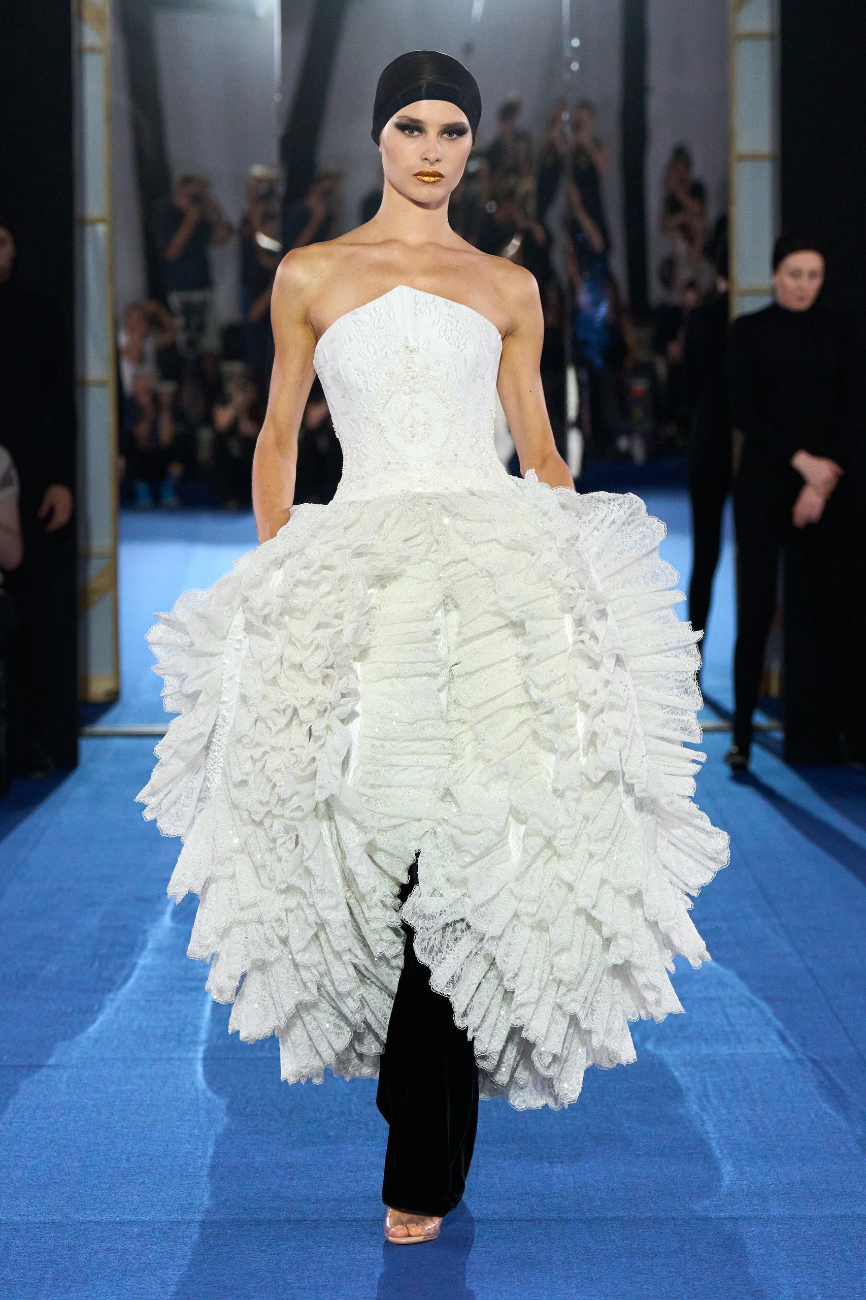 アレクシス マビーユ(Alexis Mabille)2026-27年秋冬オートクチュール「Dual」:変身する服が映す、もうひとつの自己 30 Alexis Mabille Haute Couture Fall/Winter 2026-2027 look 030