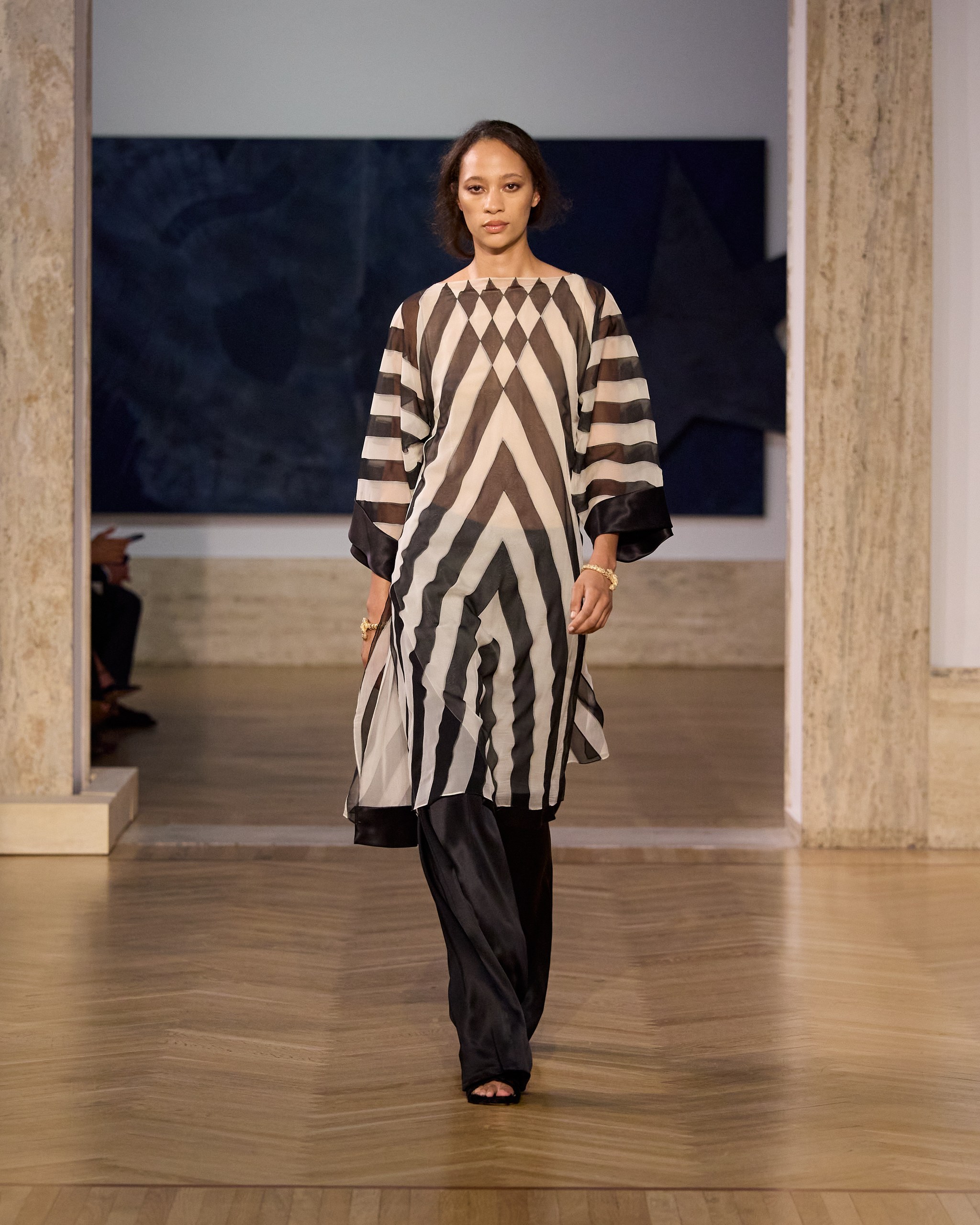 フェンディ(FENDI)、マリア・グラツィア・キウリによる初のオートクチュール・コレクションをローマで披露 19 フェンディ 2026-27年秋冬オートクチュール マリア・グラツィア・キウリ