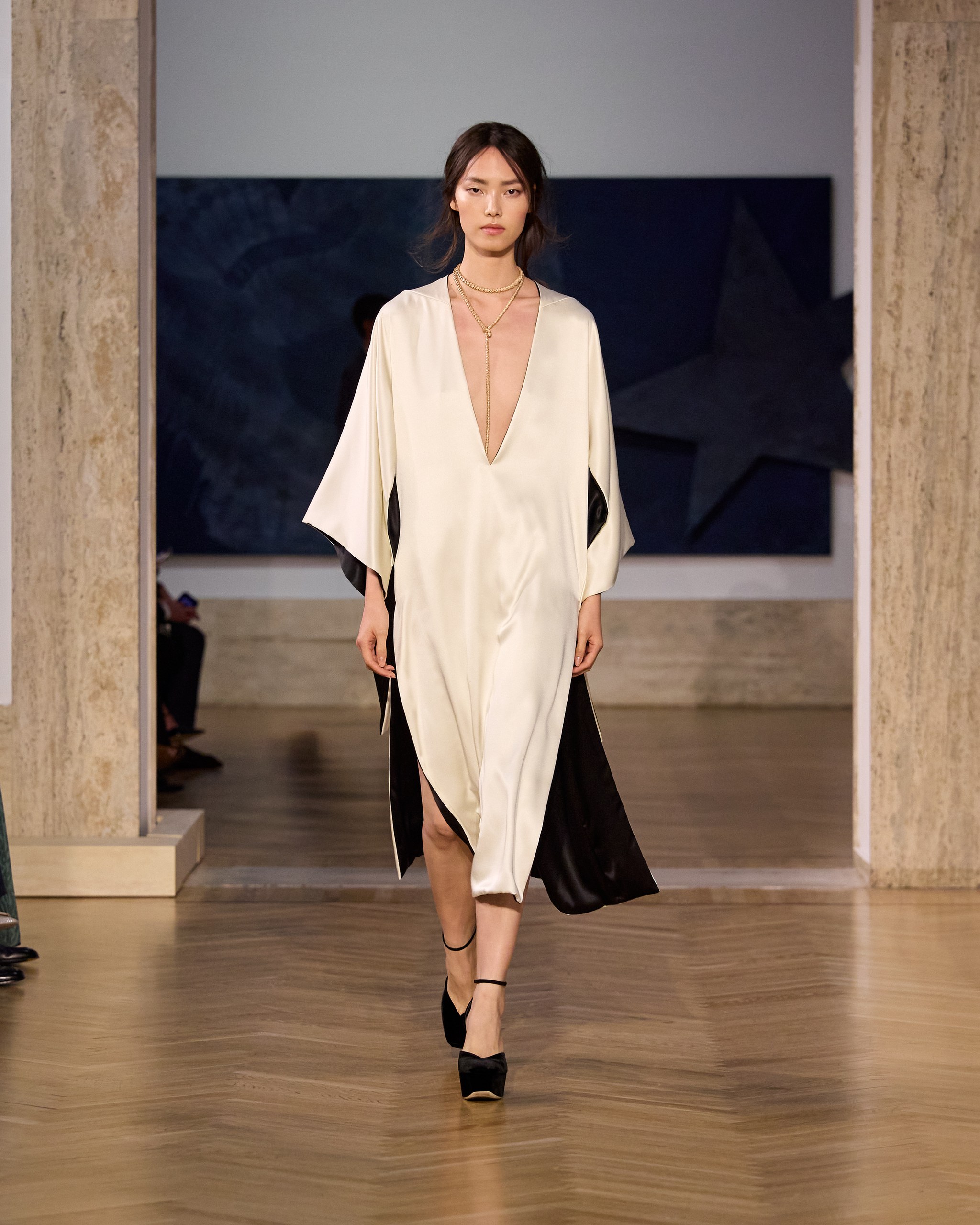 フェンディ(FENDI)、マリア・グラツィア・キウリによる初のオートクチュール・コレクションをローマで披露 21 フェンディ 2026-27年秋冬オートクチュール マリア・グラツィア・キウリ