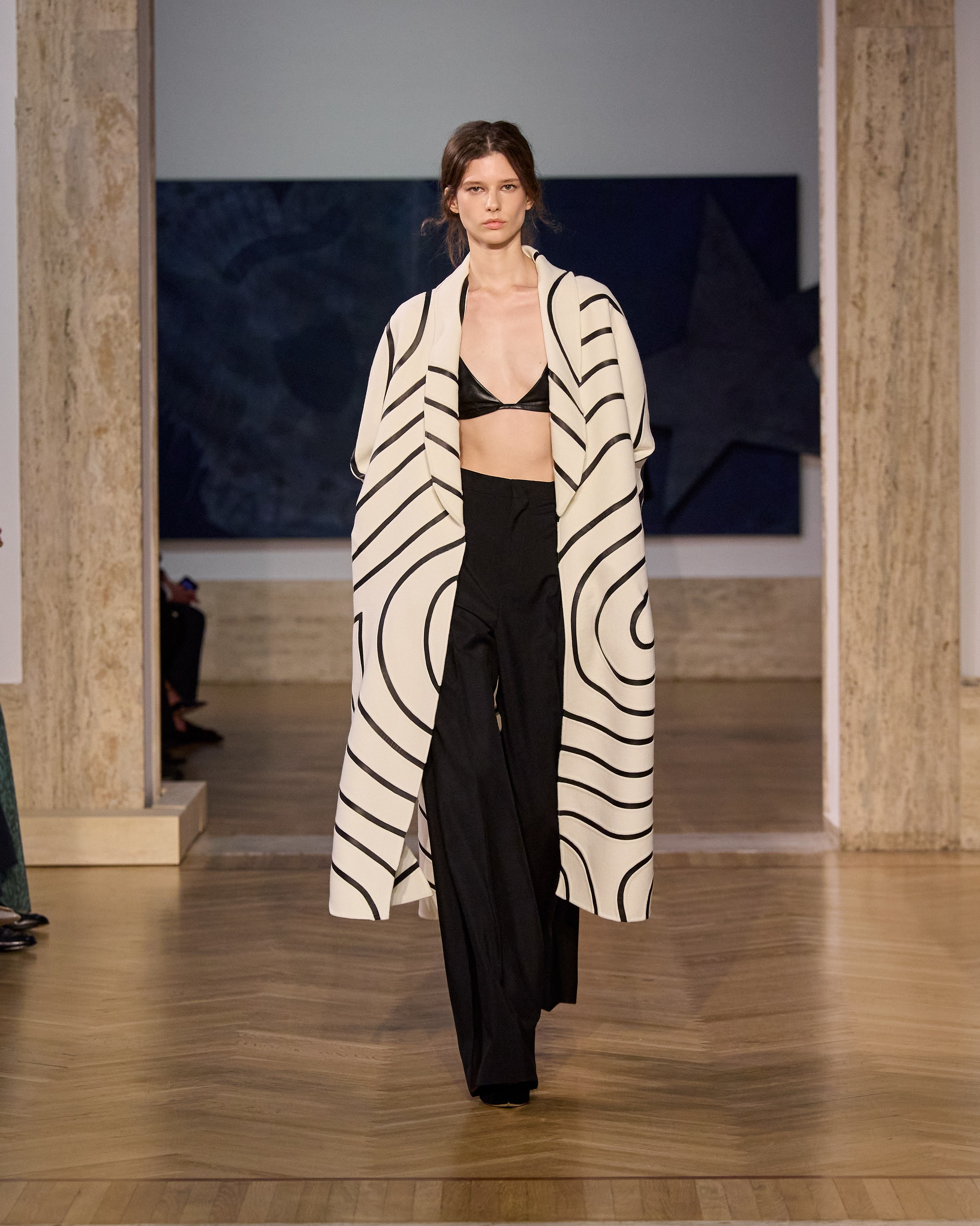 フェンディ(FENDI)、マリア・グラツィア・キウリによる初のオートクチュール・コレクションをローマで披露 23 フェンディ 2026-27年秋冬オートクチュール マリア・グラツィア・キウリ