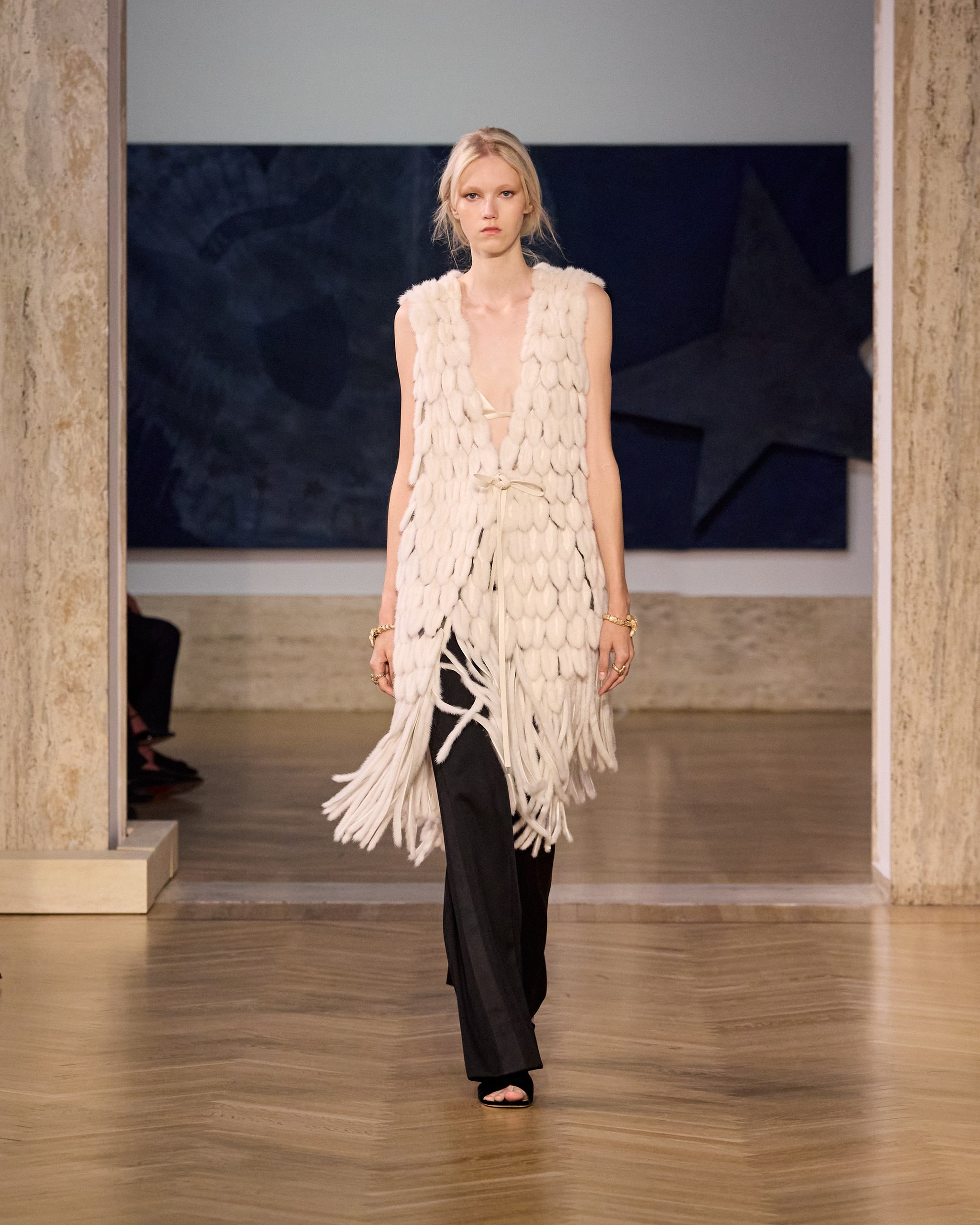 フェンディ(FENDI)、マリア・グラツィア・キウリによる初のオートクチュール・コレクションをローマで披露 28 フェンディ 2026-27年秋冬オートクチュール マリア・グラツィア・キウリ