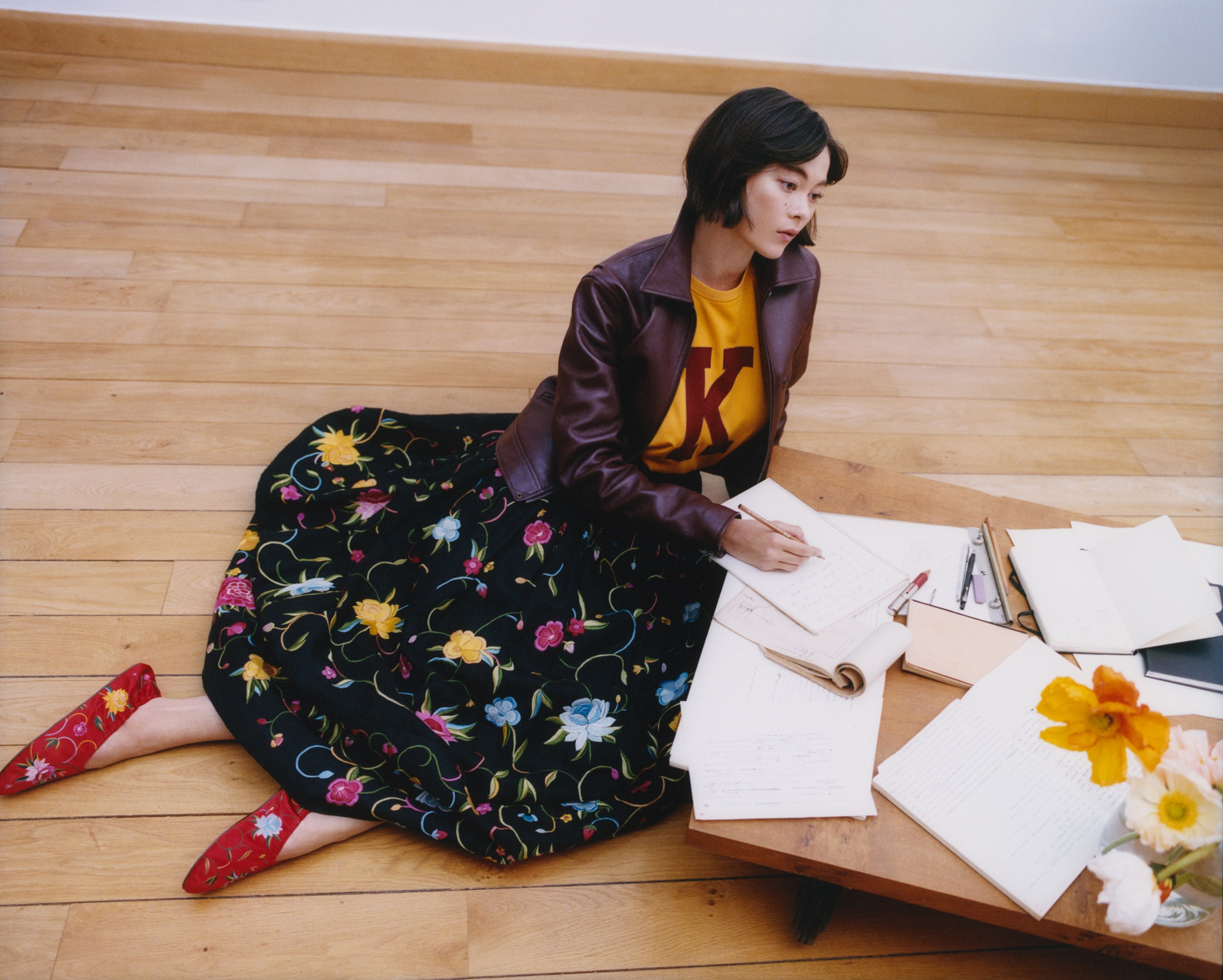 ケンゾー(KENZO)、高田賢三のパリの邸宅が舞台にした2026年秋冬キャンペーン「AT HOME WITH KENZO」を公開 14 KENZO Fall/Winter 2026 campaign AT HOME WITH KENZO
