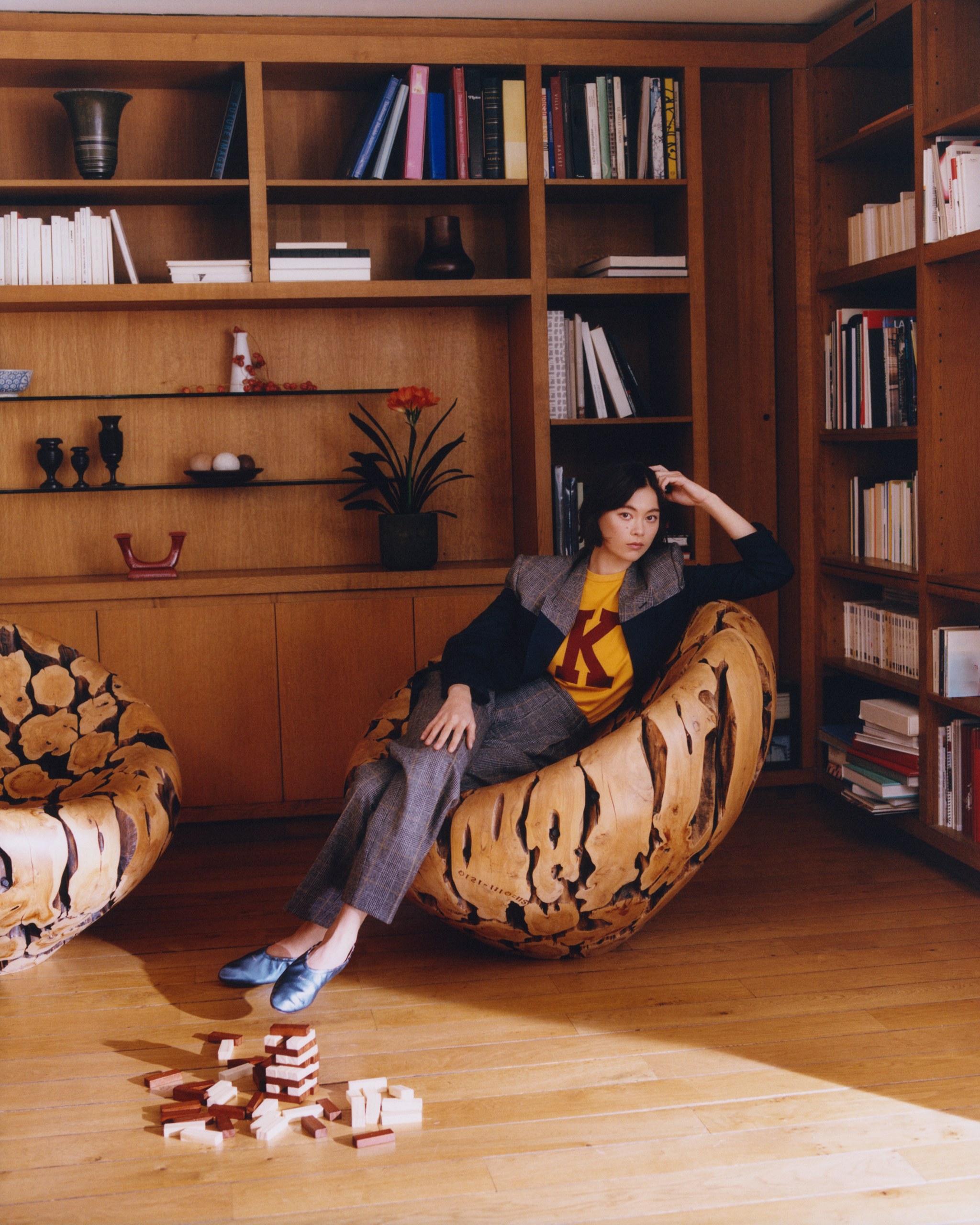ケンゾー(KENZO)、高田賢三のパリの邸宅が舞台にした2026年秋冬キャンペーン「AT HOME WITH KENZO」を公開 15 KENZO Fall/Winter 2026 campaign AT HOME WITH KENZO