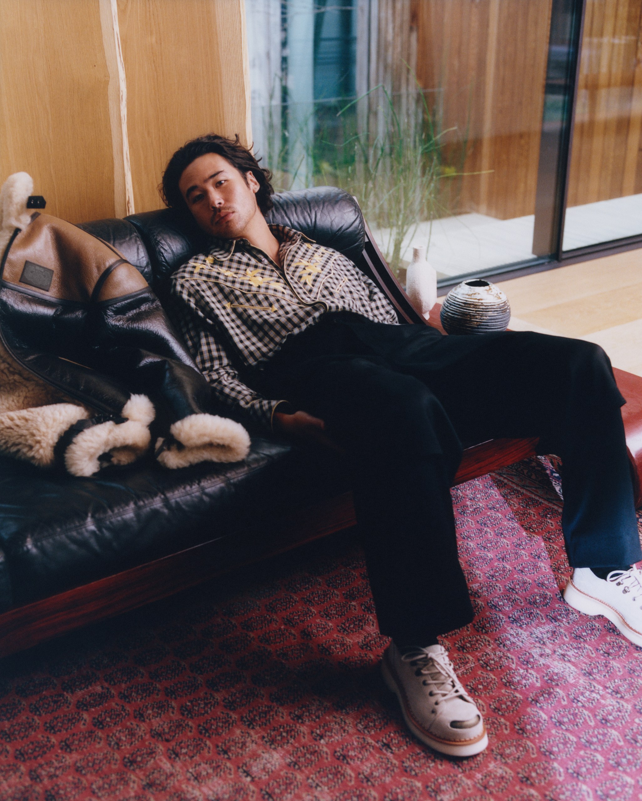 ケンゾー(KENZO)、高田賢三のパリの邸宅が舞台にした2026年秋冬キャンペーン「AT HOME WITH KENZO」を公開 17 KENZO Fall/Winter 2026 campaign AT HOME WITH KENZO