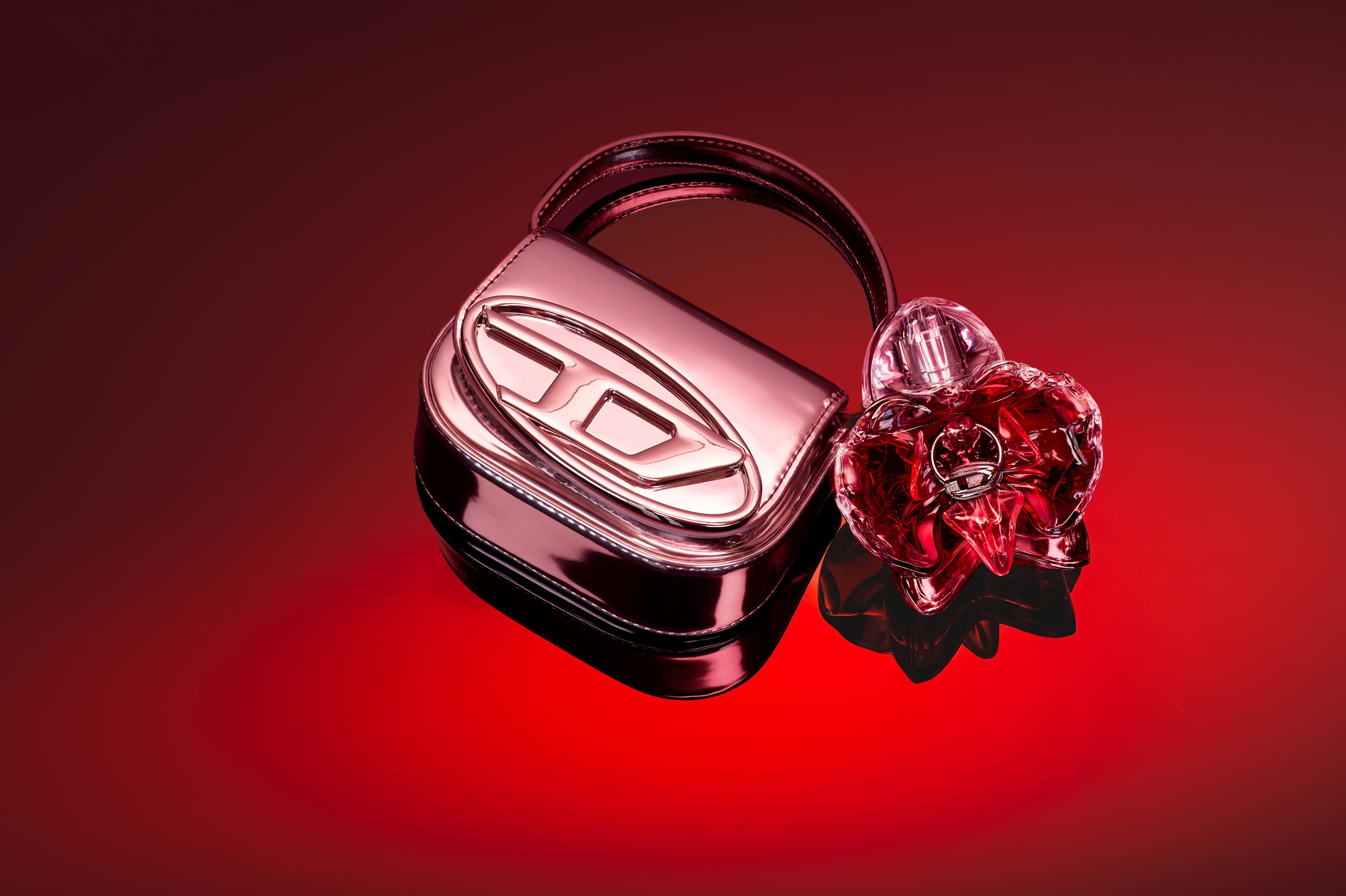 ディーゼル(Diesel)、初のウィメンズフレグランス「ONLY DESIRE」を発売:ミラノで没入型インスタレーションを展開 14 Diesel ONLY DESIRE
