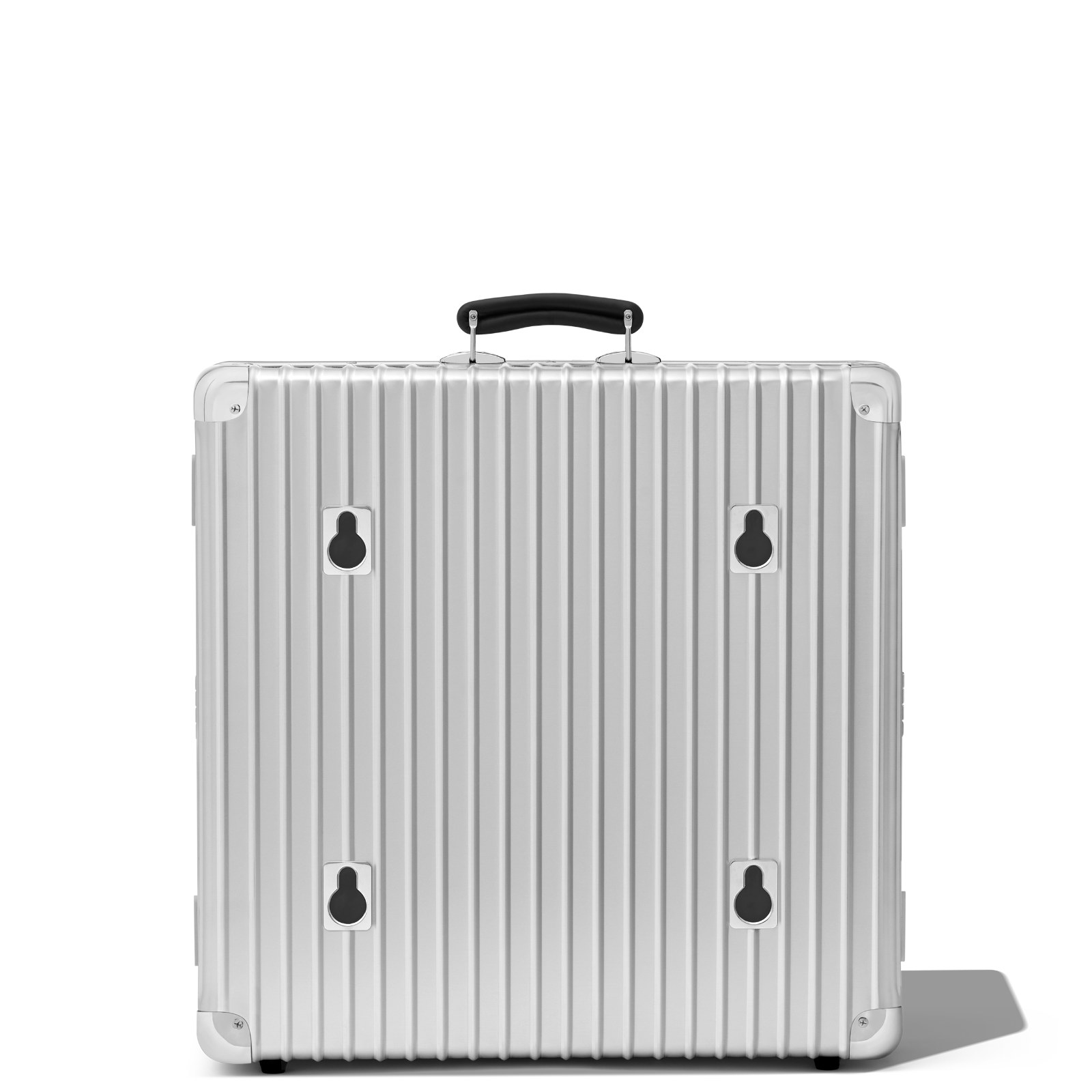 rimowa dartboard case closed