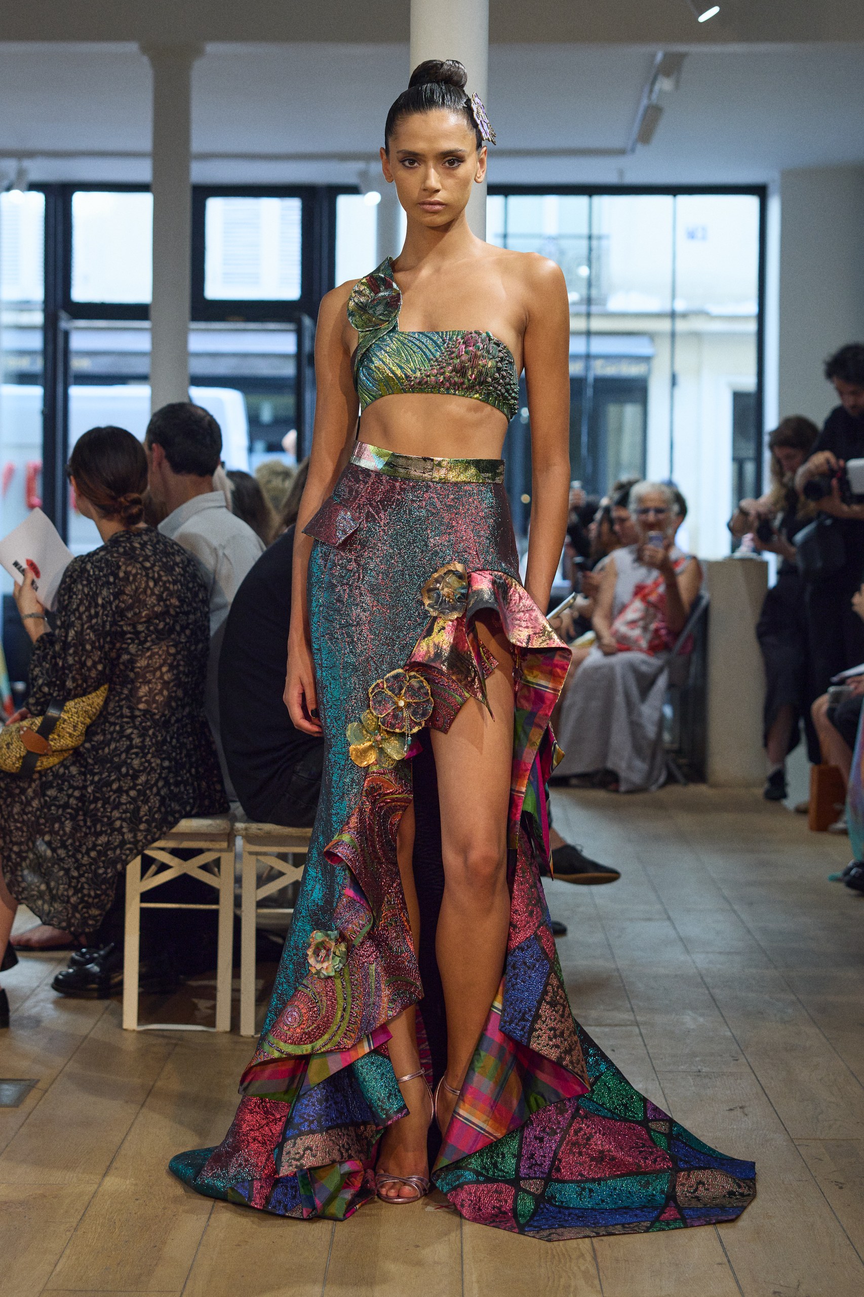 RVDK ロナルド ヴァン デル ケンプ(RVDK Ronald van der Kemp)「Wardrobe 24: Vive l’Art」:昨日の過剰を、明日のクチュールへ 16 RVDK ロナルド・ヴァン・デル・ケンプ Wardrobe 24 Vive l'Art ルック