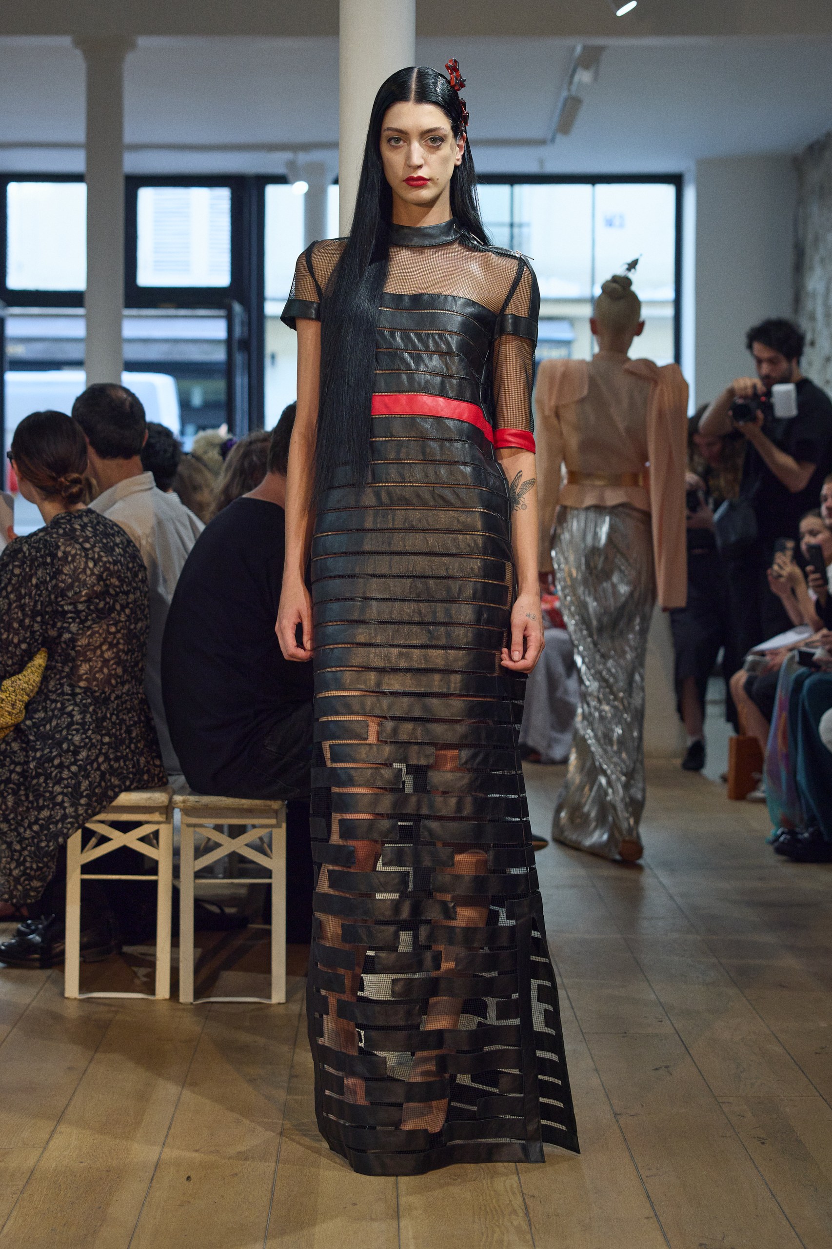 RVDK ロナルド ヴァン デル ケンプ(RVDK Ronald van der Kemp)「Wardrobe 24: Vive l’Art」:昨日の過剰を、明日のクチュールへ 18 RVDK ロナルド・ヴァン・デル・ケンプ Wardrobe 24 Vive l'Art ルック