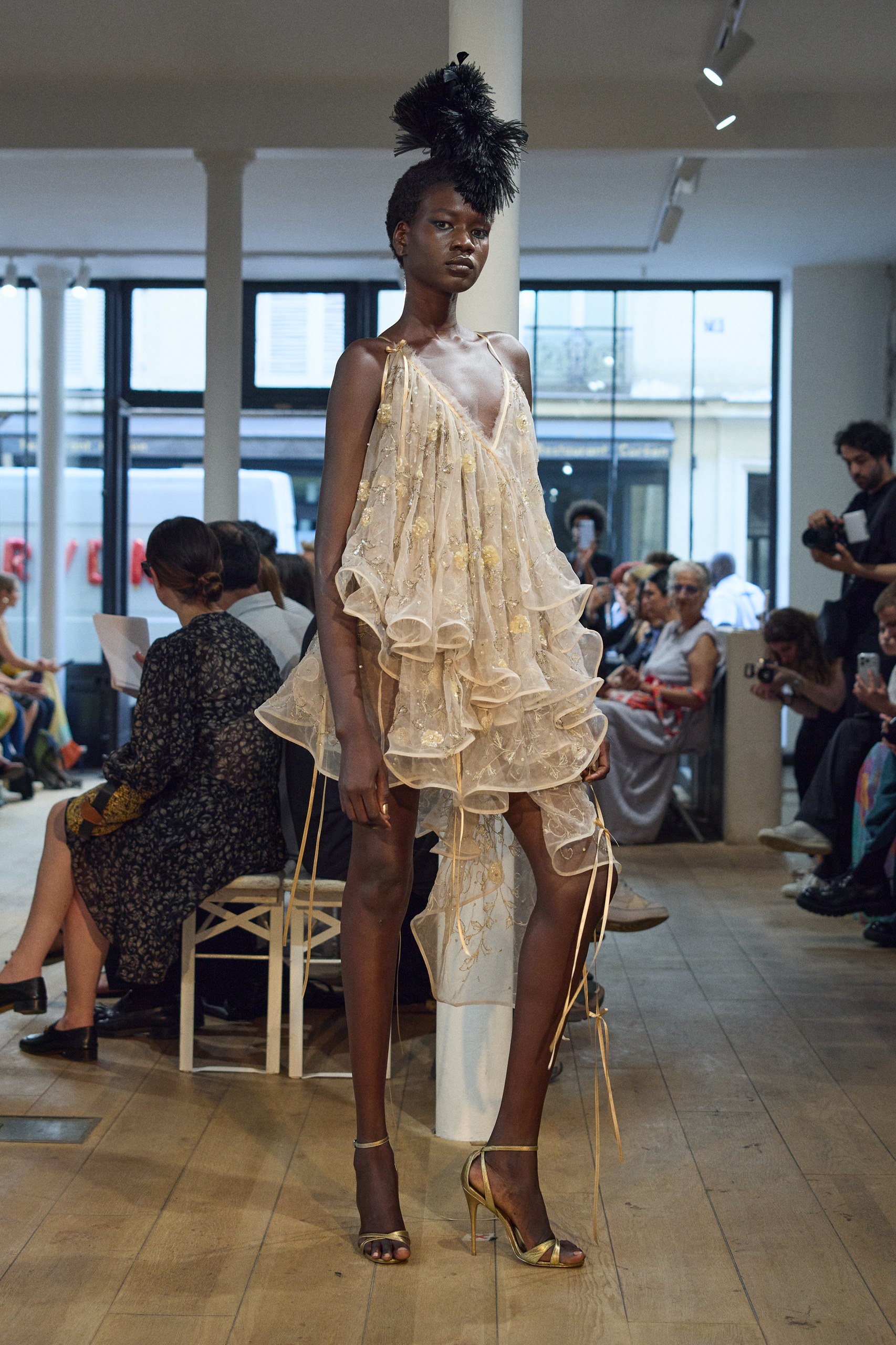 RVDK ロナルド ヴァン デル ケンプ(RVDK Ronald van der Kemp)「Wardrobe 24: Vive l’Art」:昨日の過剰を、明日のクチュールへ 24 RVDK ロナルド・ヴァン・デル・ケンプ Wardrobe 24 Vive l'Art ルック
