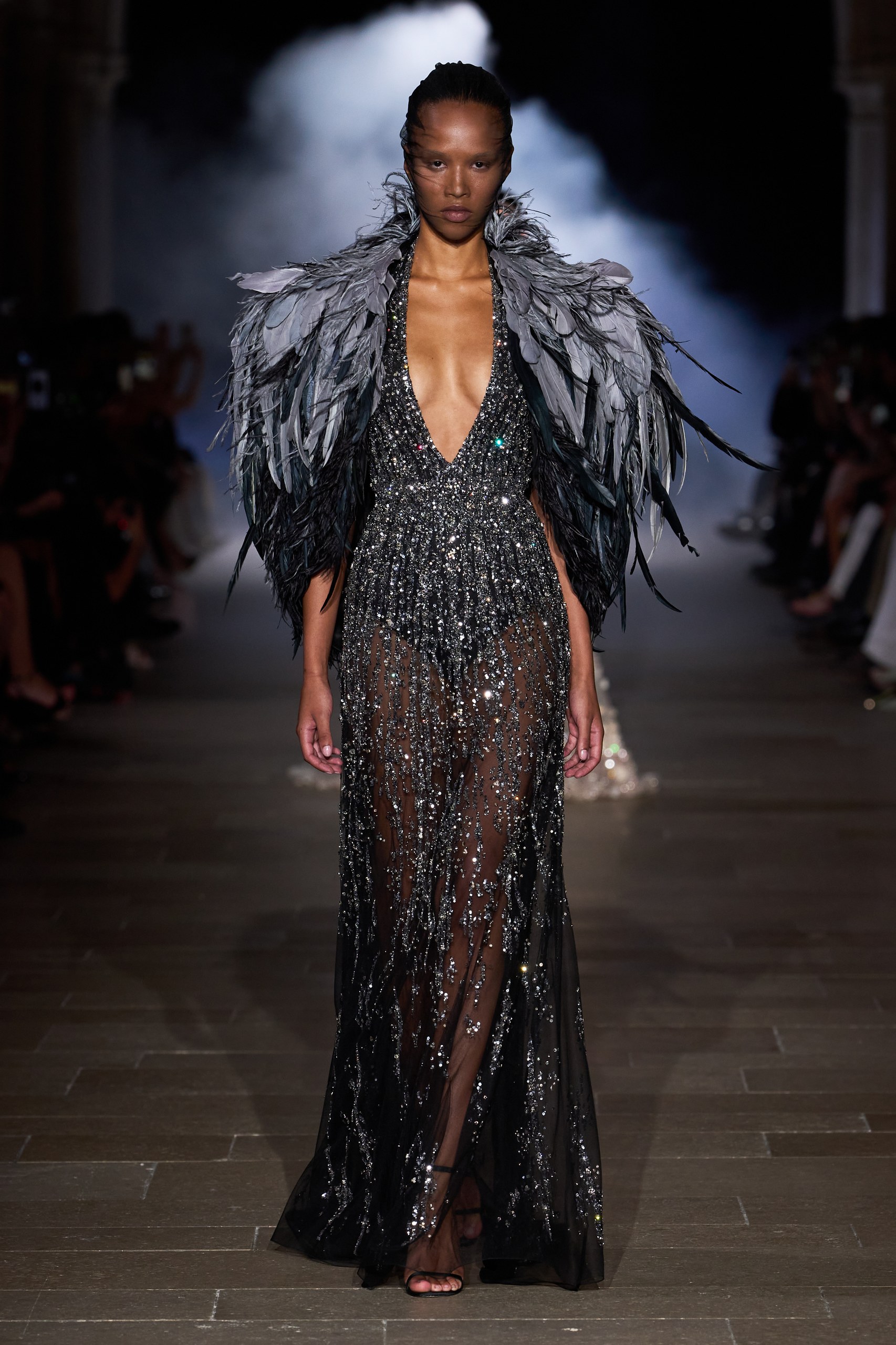 ズハイル ムラド(Zuhair Murad)2026-27年秋冬オートクチュール:妖精と魔女のあいだに立つ、統べる女性 27 ズハイル ムラド 2026-27年秋冬オートクチュール Love and Dominion