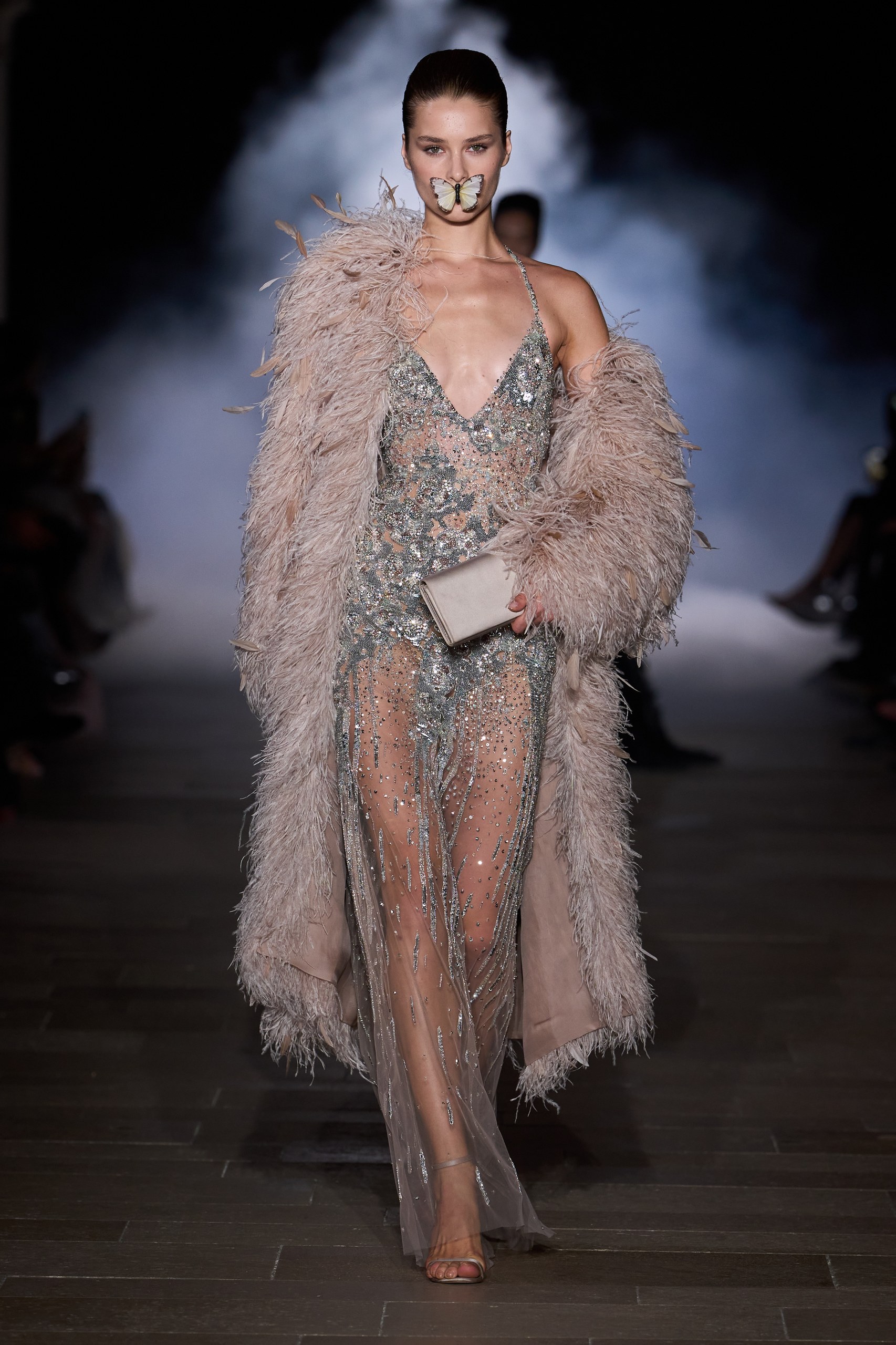 ズハイル ムラド(Zuhair Murad)2026-27年秋冬オートクチュール:妖精と魔女のあいだに立つ、統べる女性 20 ズハイル ムラド 2026-27年秋冬オートクチュール Love and Dominion