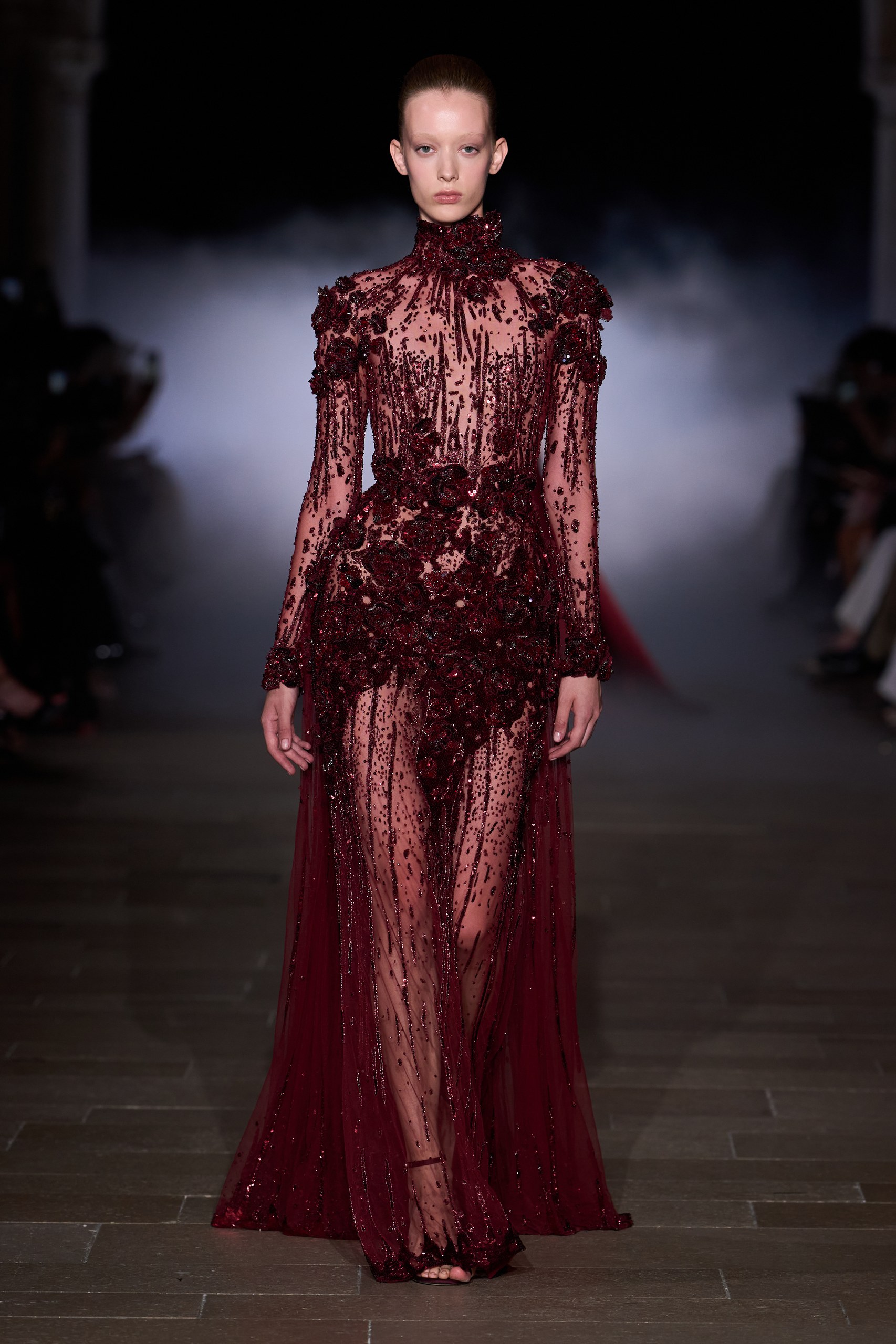 ズハイル ムラド(Zuhair Murad)2026-27年秋冬オートクチュール:妖精と魔女のあいだに立つ、統べる女性 23 ズハイル ムラド 2026-27年秋冬オートクチュール Love and Dominion