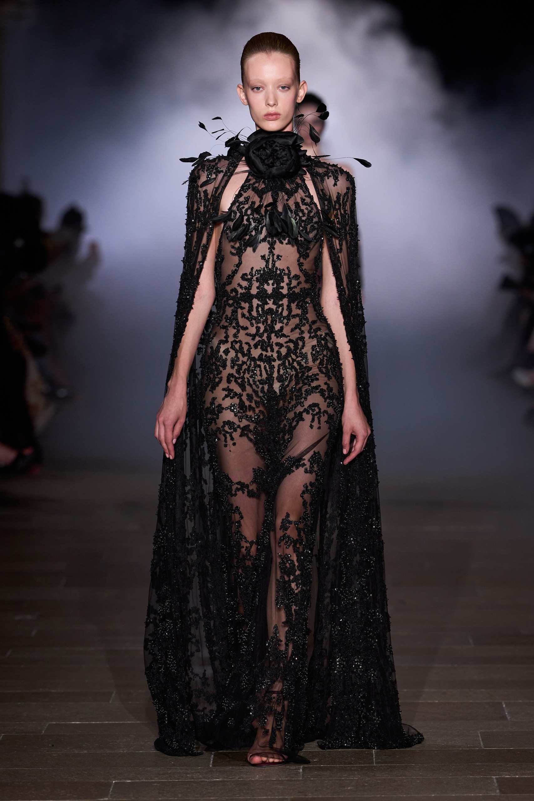 ズハイル ムラド(Zuhair Murad)2026-27年秋冬オートクチュール:妖精と魔女のあいだに立つ、統べる女性 19 ズハイル ムラド 2026-27年秋冬オートクチュール Love and Dominion