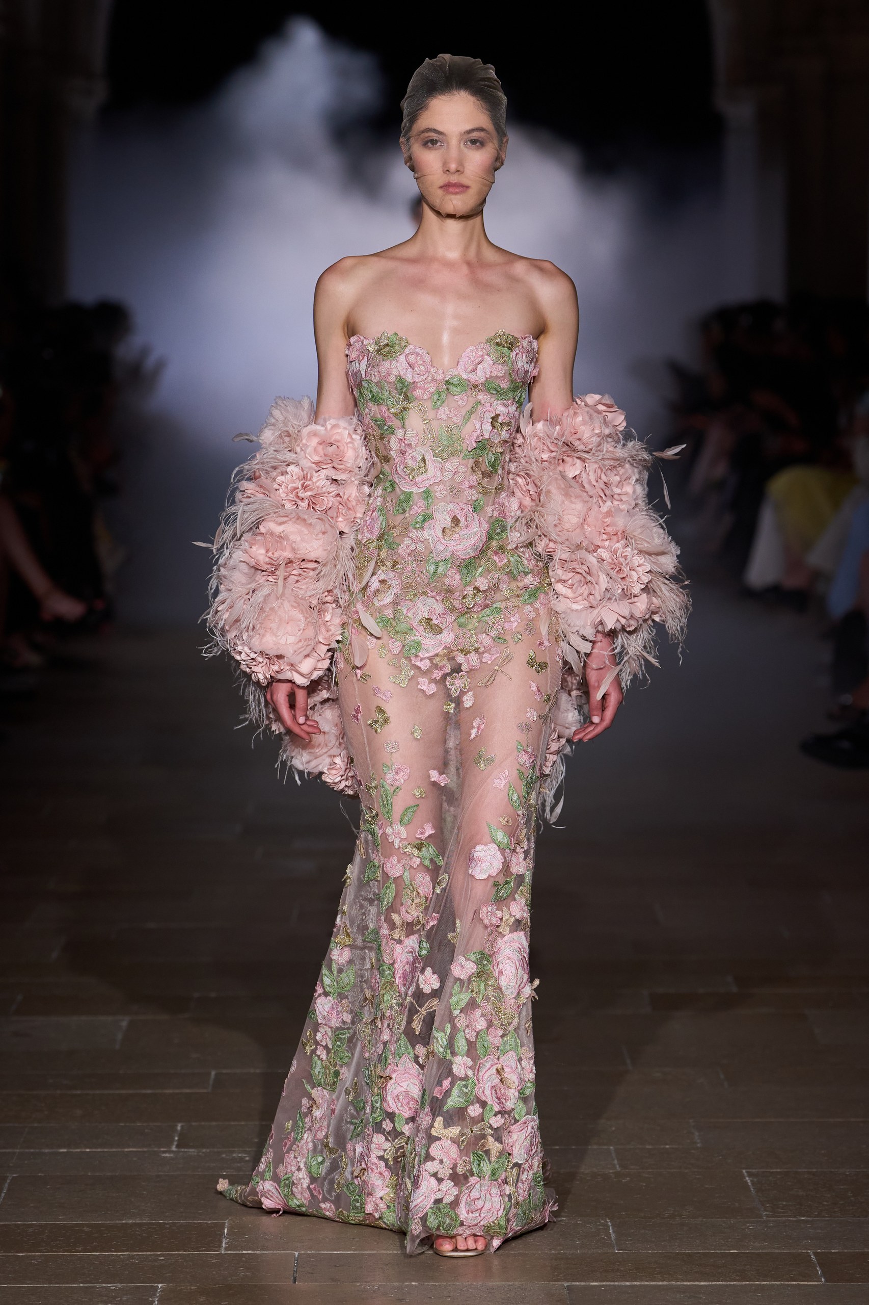 ズハイル ムラド(Zuhair Murad)2026-27年秋冬オートクチュール:妖精と魔女のあいだに立つ、統べる女性 29 ズハイル ムラド 2026-27年秋冬オートクチュール Love and Dominion