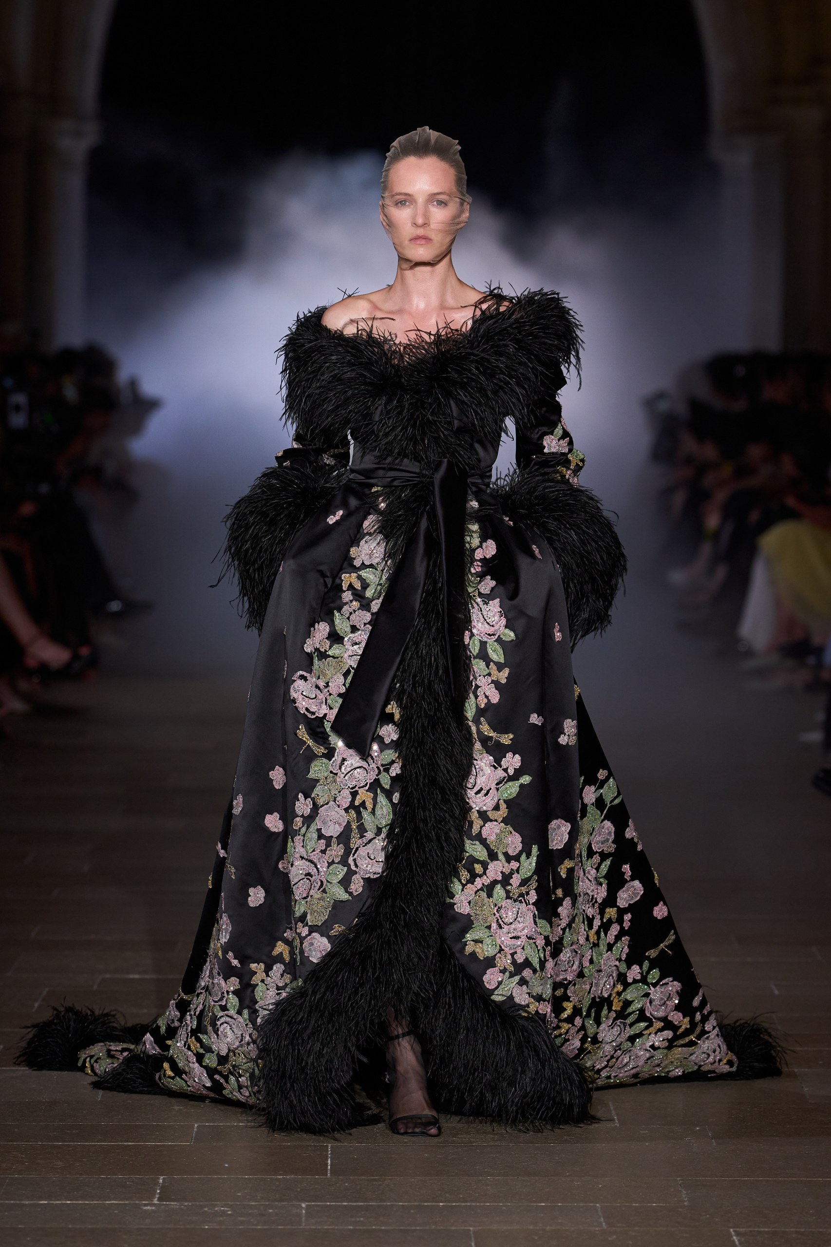 ズハイル ムラド(Zuhair Murad)2026-27年秋冬オートクチュール:妖精と魔女のあいだに立つ、統べる女性 30 ズハイル ムラド 2026-27年秋冬オートクチュール Love and Dominion