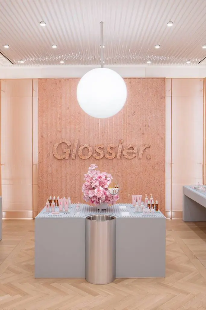 D2Cのパイオニア美容ブランド グロシエ(Glossier) 来年初めにセフォラへ進出 7 IMG 9769