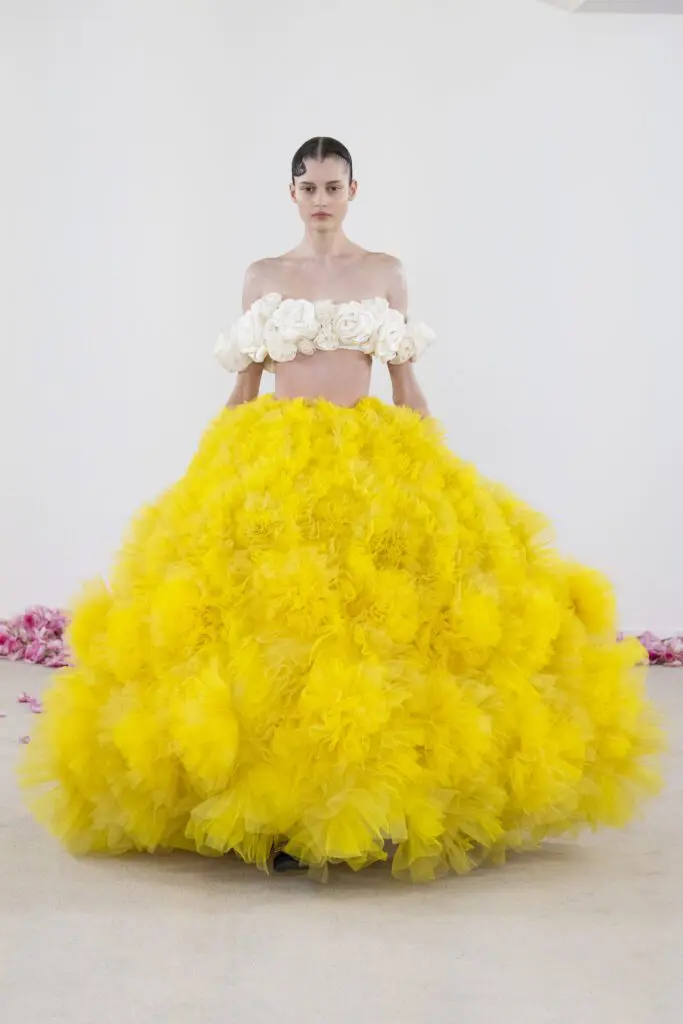 パリ・オートクチュール・ウィーク 2023-2024年秋冬コレクション総まとめ 32 Giambattista Valli HC25 look034 683x1024 1