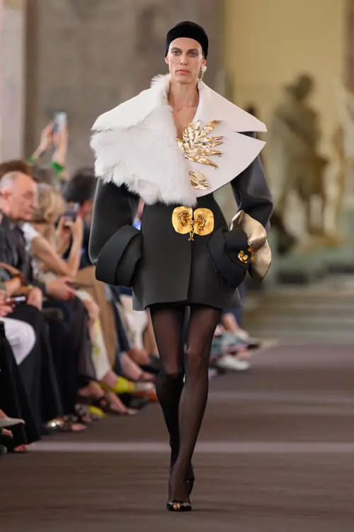 パリ・オートクチュール・ウィーク 2023-2024年秋冬コレクション総まとめ 23 Schiaparelli HCFW2324 Look4 1