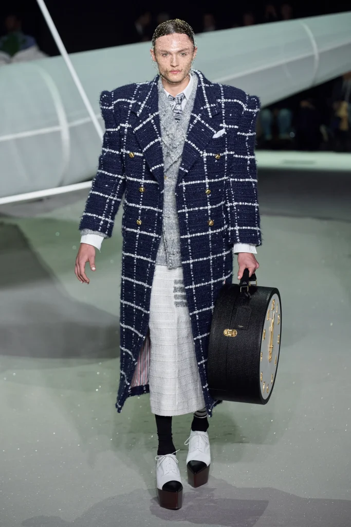 00033 thom browne fall 2023 ready to wear credit gorunway