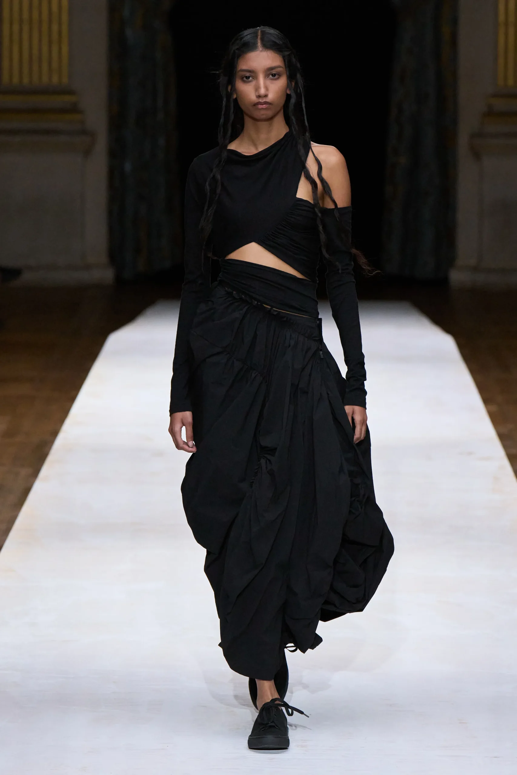 00040-yohji-yamamoto-spring-2024-ready-to-wear