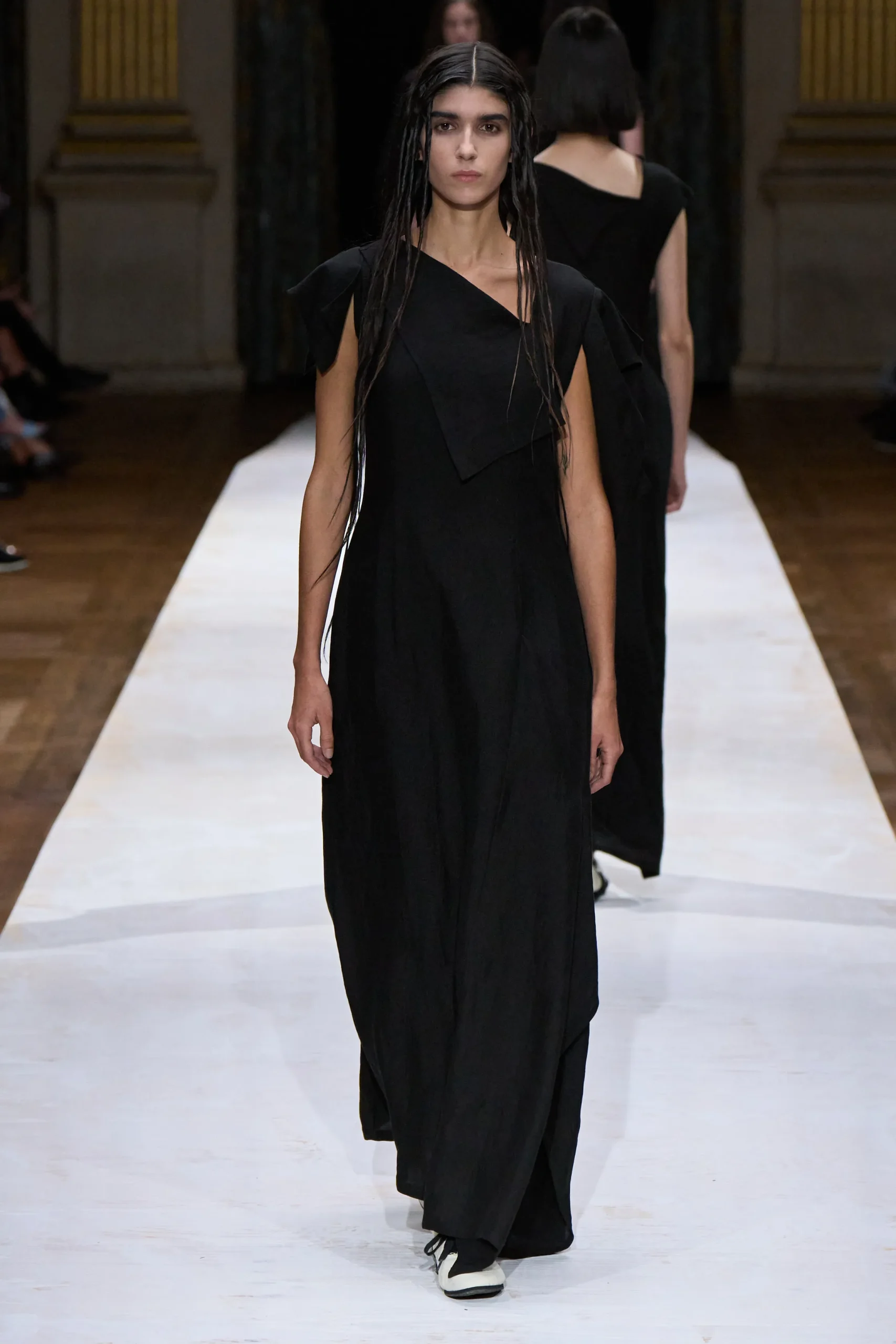 00043-yohji-yamamoto-spring-2024-ready-to-wear