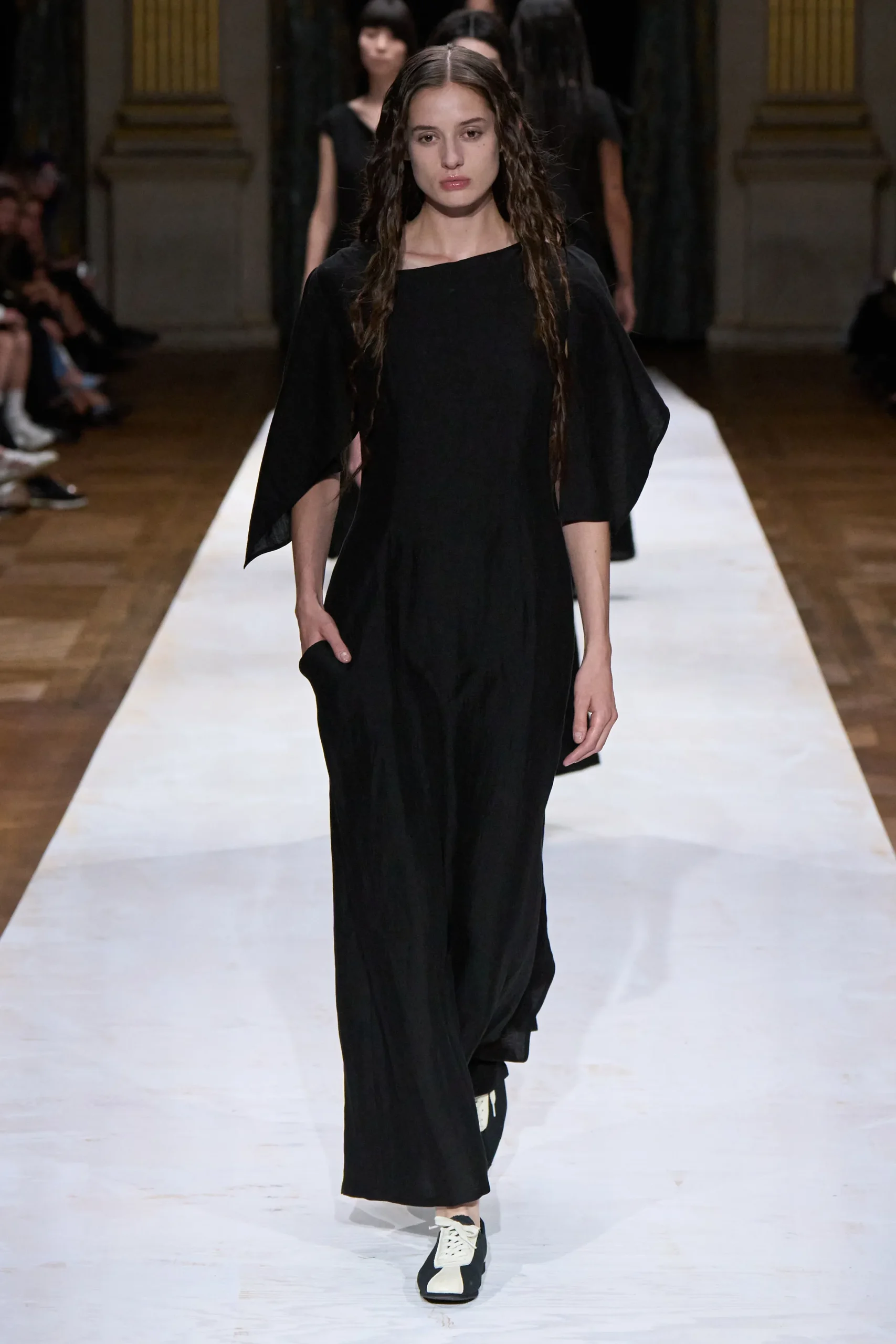 00044-yohji-yamamoto-spring-2024-ready-to-wear