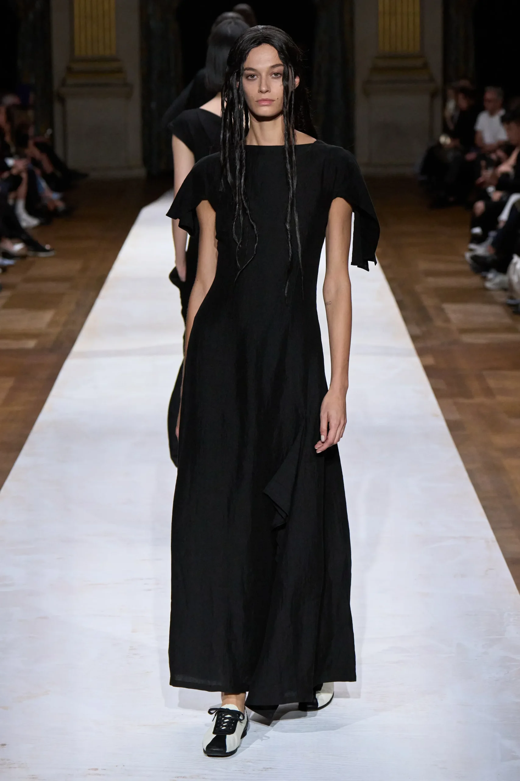 00045-yohji-yamamoto-spring-2024-ready-to-wear