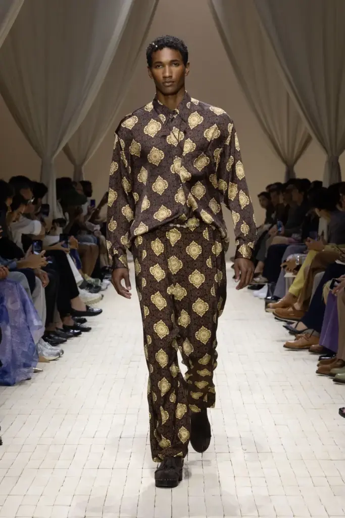 エンポリオ アルマーニ(Emporio Armani)、2026年秋冬シーズンよりメンズショーをミラノ・ウィメンズ・ファッションウィークへ移行へ 6 72701 635 1175d918f9bd6661120b797f5b2349dc 1800x2700 1