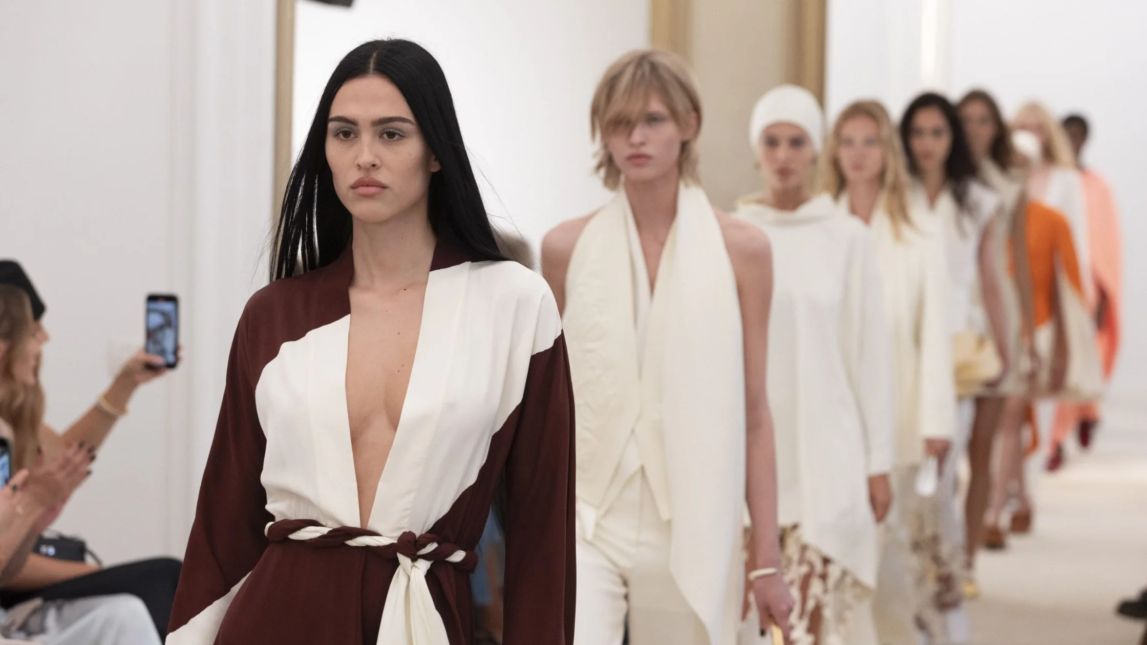 アルベルタ フェレッティ（Alberta Ferretti）2026年秋冬ショー - Oui