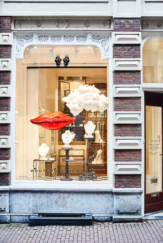 ウッターズ&ヘンドリックス(Wouters & Hendrix)、アントワープ・シックス展にあわせヘリテージを公開 12 19.2 Amsterdam boutique WH credit Philip Jintes