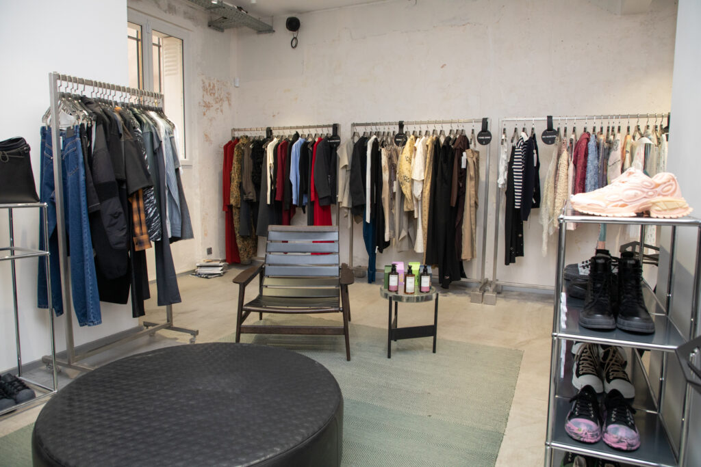 東京発ブランドの国際的飛躍を後押しする「TOKYO FASHION AWARD」、パリでショールームとポップアップを実施 14 48A0377