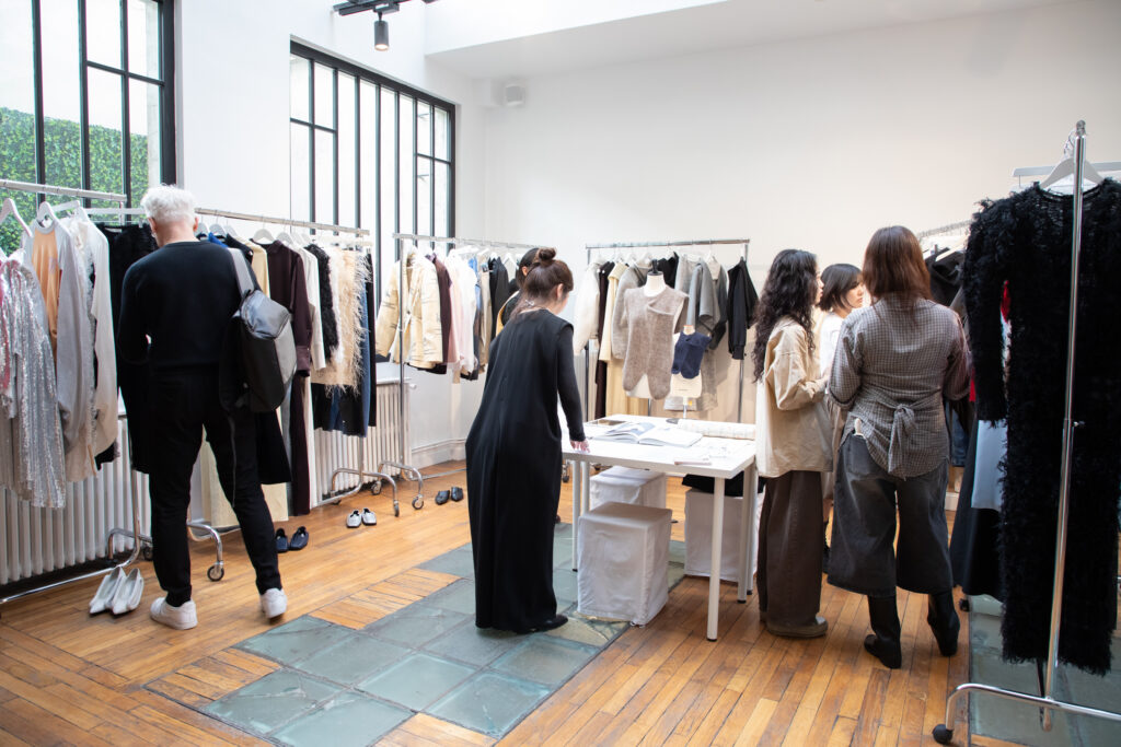 東京発ブランドの国際的飛躍を後押しする「TOKYO FASHION AWARD」、パリでショールームとポップアップを実施 9 48A0410