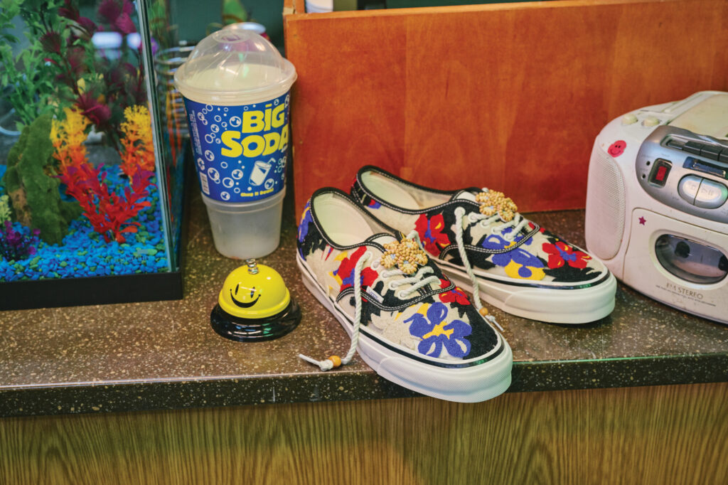 SP26 Lifestyle Authentic OffBody InternetCafe VN000Y0S448 2400