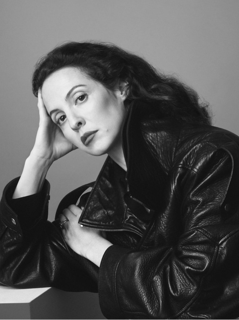 サラ・ムーンヴェス（Sara Moonves）