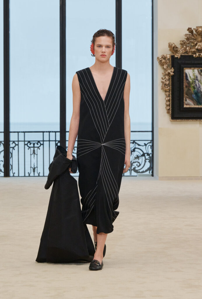 シャネル(Chanel)2026/27年 クルーズコレクション: マチュー・ブレイジーがビアリッツに描いた「海辺のフォークロア」 25 chanel chanel cruise 2026 27 look 1 1 HD