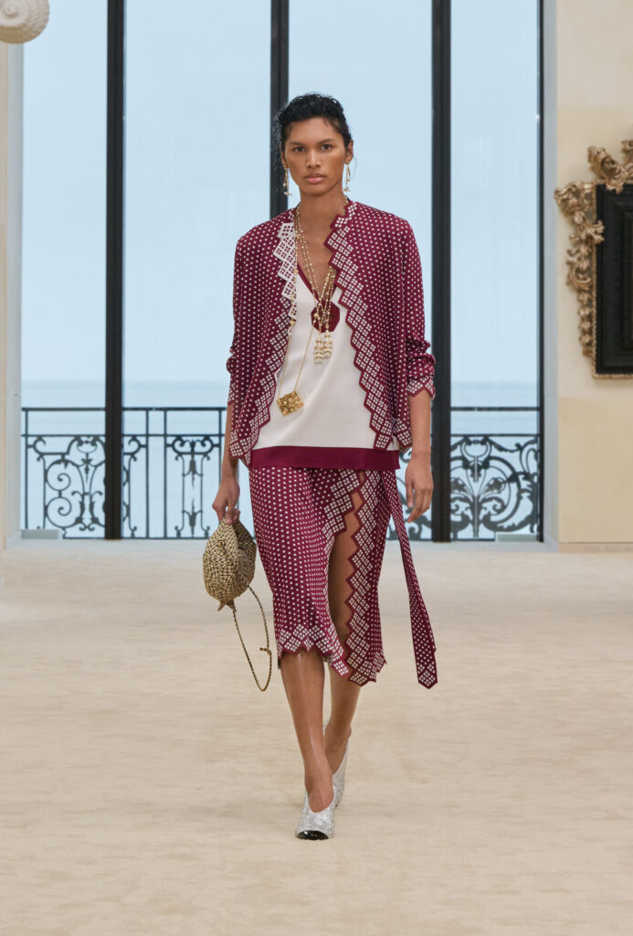 シャネル(Chanel)2026/27年 クルーズコレクション: マチュー・ブレイジーがビアリッツに描いた「海辺のフォークロア」 35 chanel chanel cruise 2026 27 look 33 1 HD