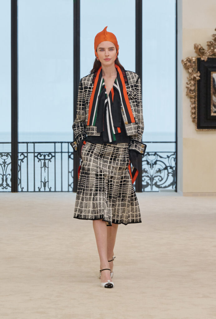 シャネル(Chanel)2026/27年 クルーズコレクション: マチュー・ブレイジーがビアリッツに描いた「海辺のフォークロア」 38 chanel chanel cruise 2026 27 look 45 1 HD