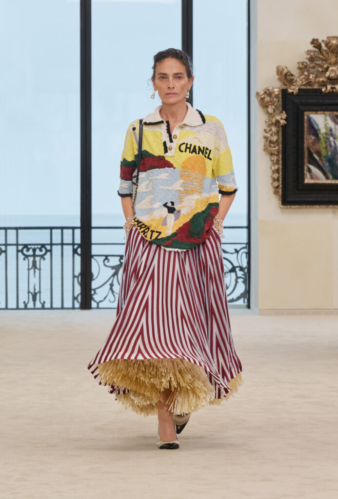 シャネル(Chanel)2026/27年 クルーズコレクション: マチュー・ブレイジーがビアリッツに描いた「海辺のフォークロア」 40 chanel chanel cruise 2026 27 look 52 1 HD