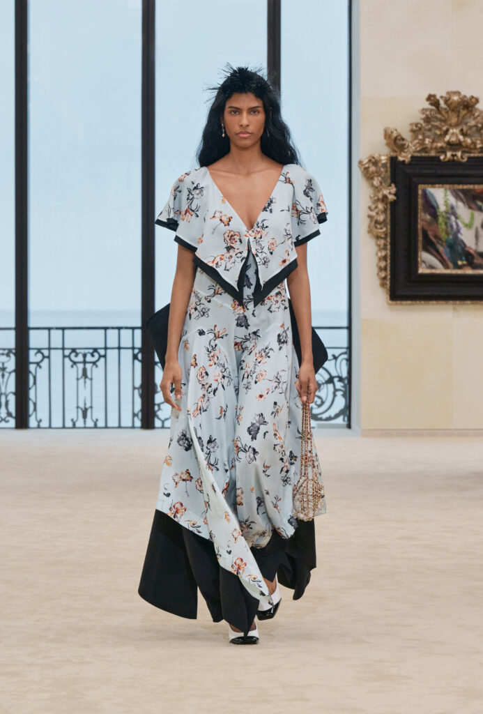 シャネル(Chanel)2026/27年 クルーズコレクション: マチュー・ブレイジーがビアリッツに描いた「海辺のフォークロア」 43 chanel chanel cruise 2026 27 look 74 1 HD