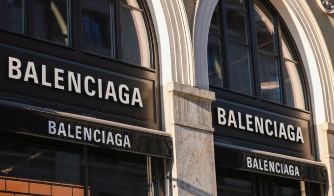 221123143258 balenciaga store 032222