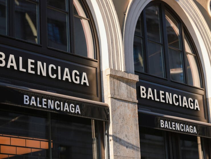 221123143258 balenciaga store 032222