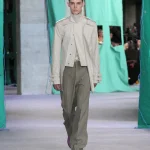 DT BURBERRY 2024 SS25 SEPTEMBER SHOW RUNWAY LOOK 01